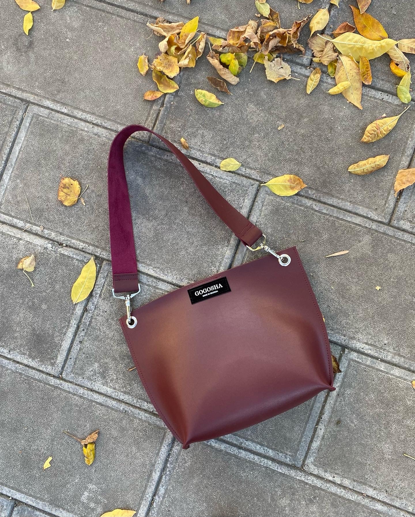 შინდისფერი მხრის ჩანთა/Burgundy shoulder bag