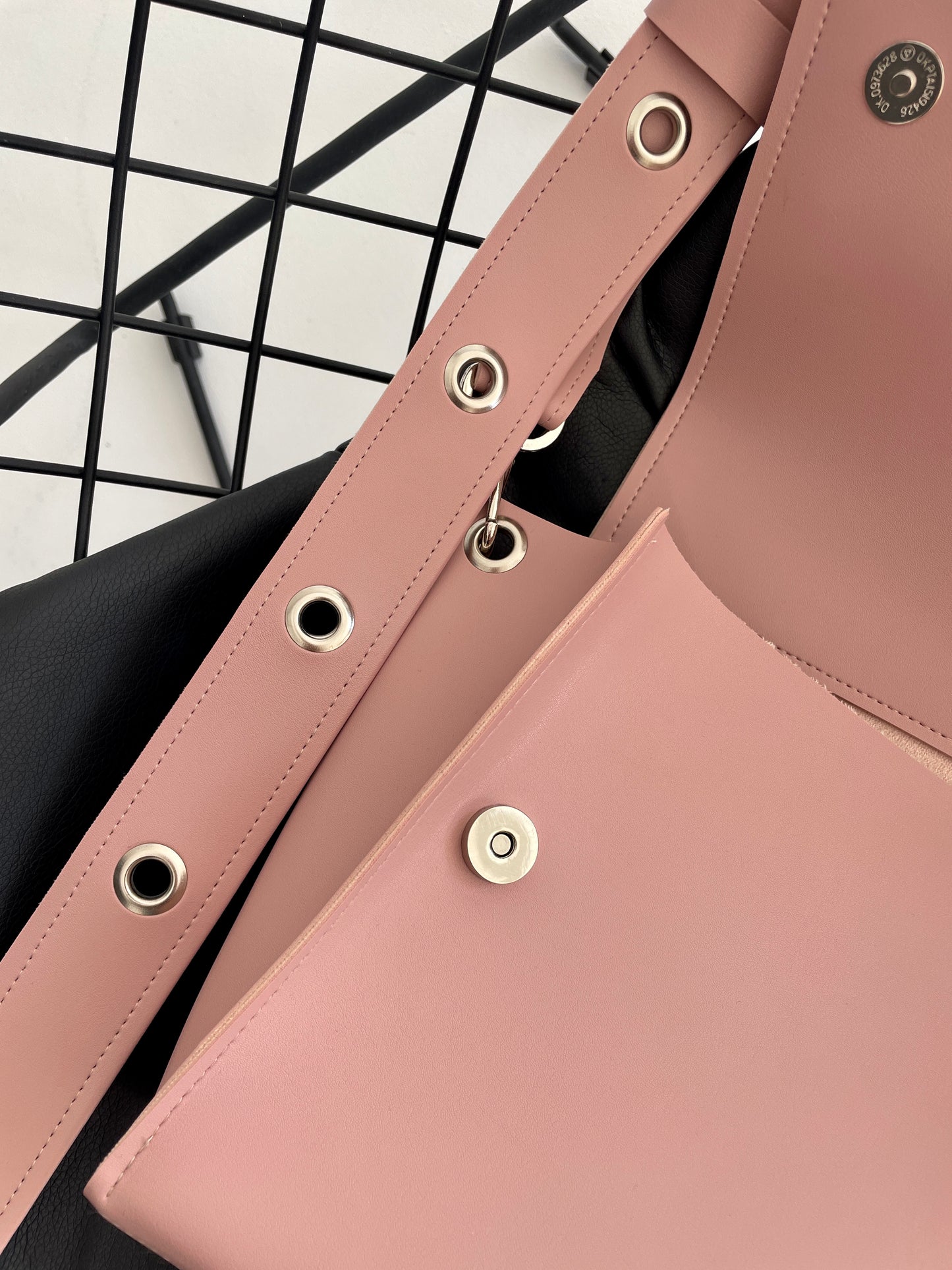 ღია ვარდისფერი Mia-ს მოდელი (დიდი და პატარა)/Light pink Mia bag (Big and small)