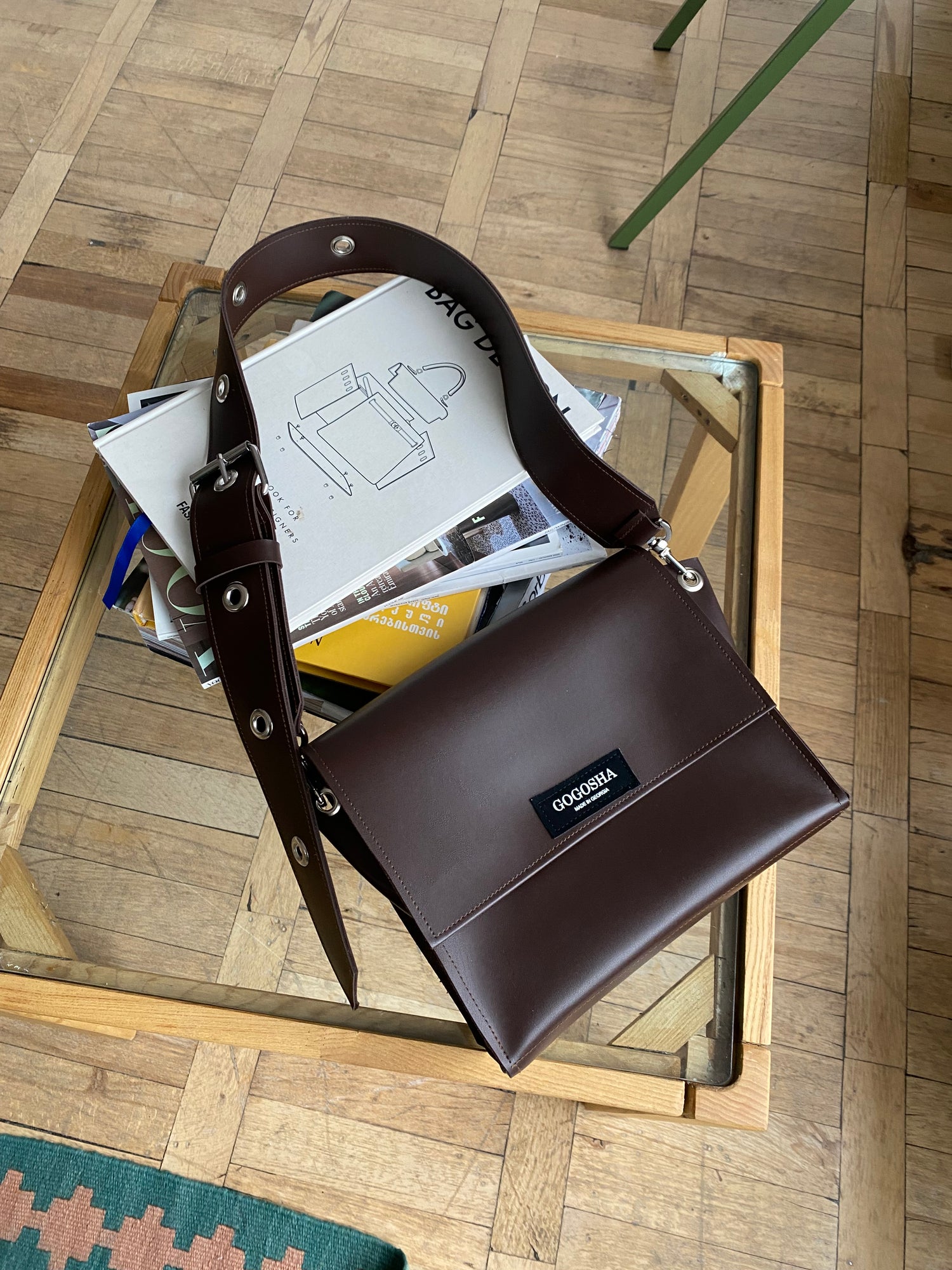 დიდი მეტალებიანი ჩანთა/Big metal bag