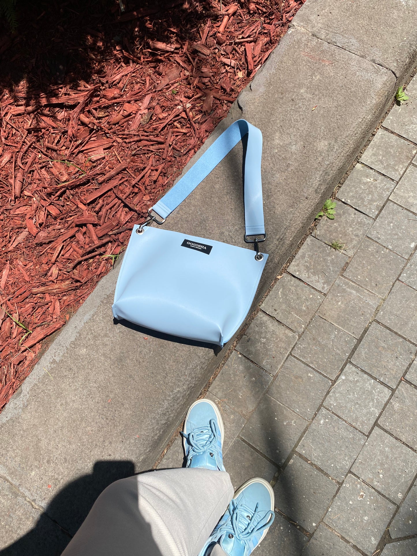 ცისფერი მხრის ჩანთა/Baby blue shoulder bag