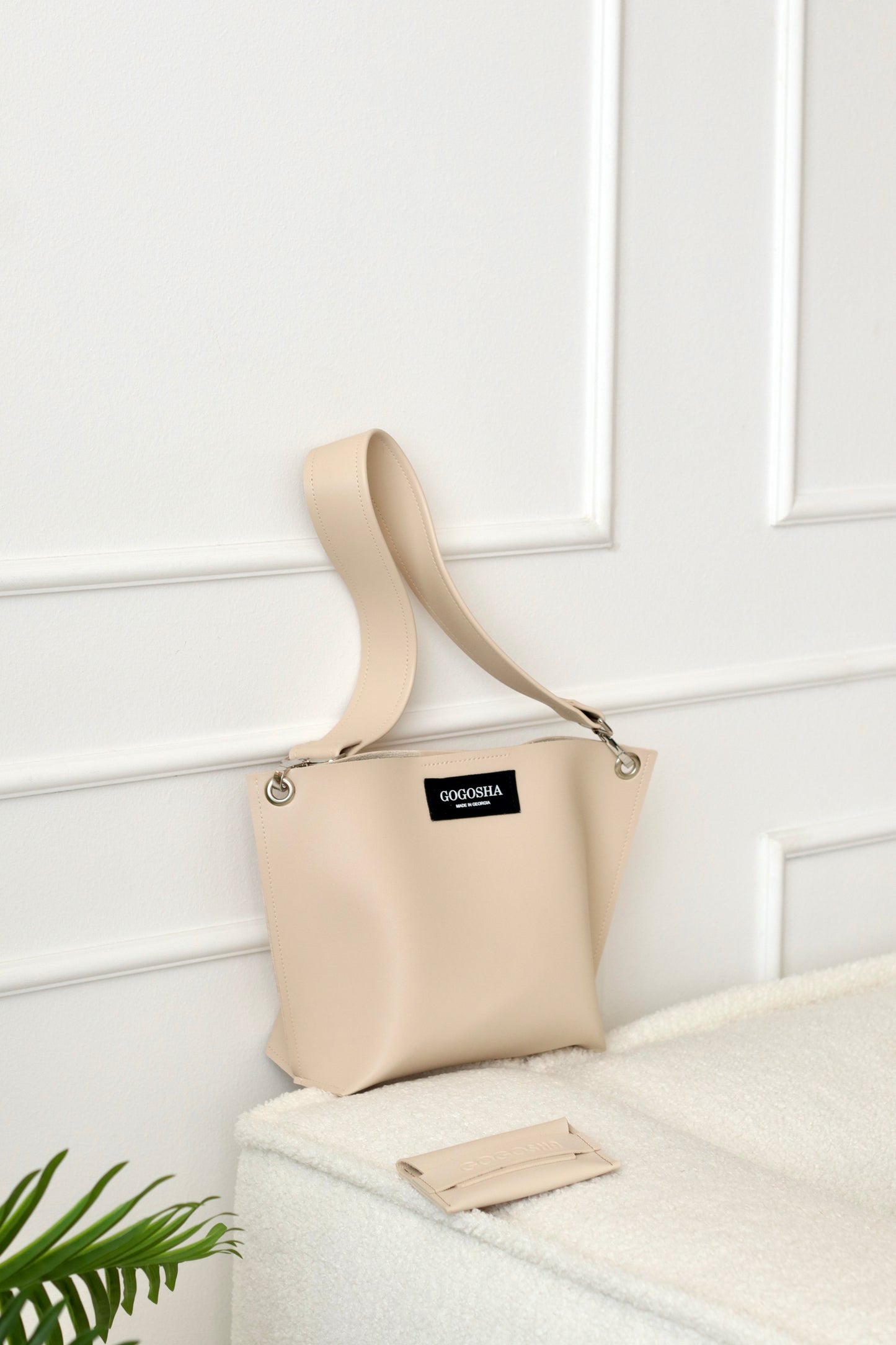 ღია კრემისფერი მხრის ჩანთა/Light creamy shoulder bag