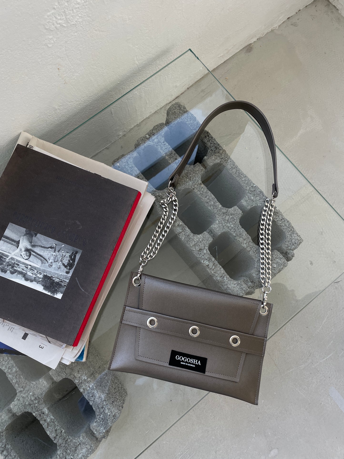 ნაცრისფერი პატარა მეტალებიანი ჩანთა “Elly”/Grey small size metal bag “Elly”