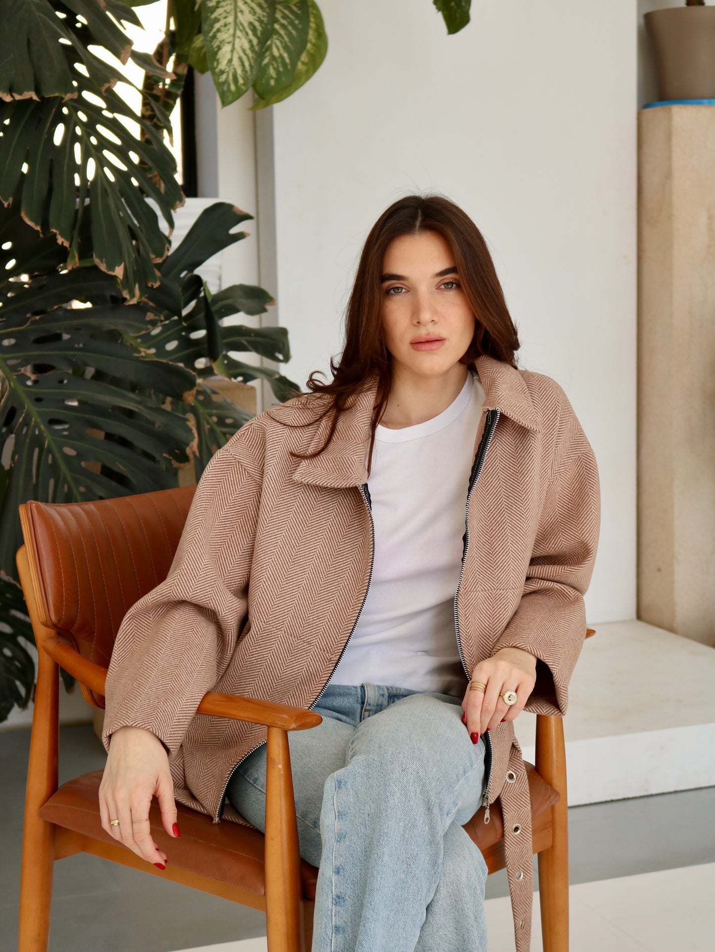 მუქი კრემისფერი ზოლიანი ქურთუკი ქამრით/Dark creamy striped jacket with belt