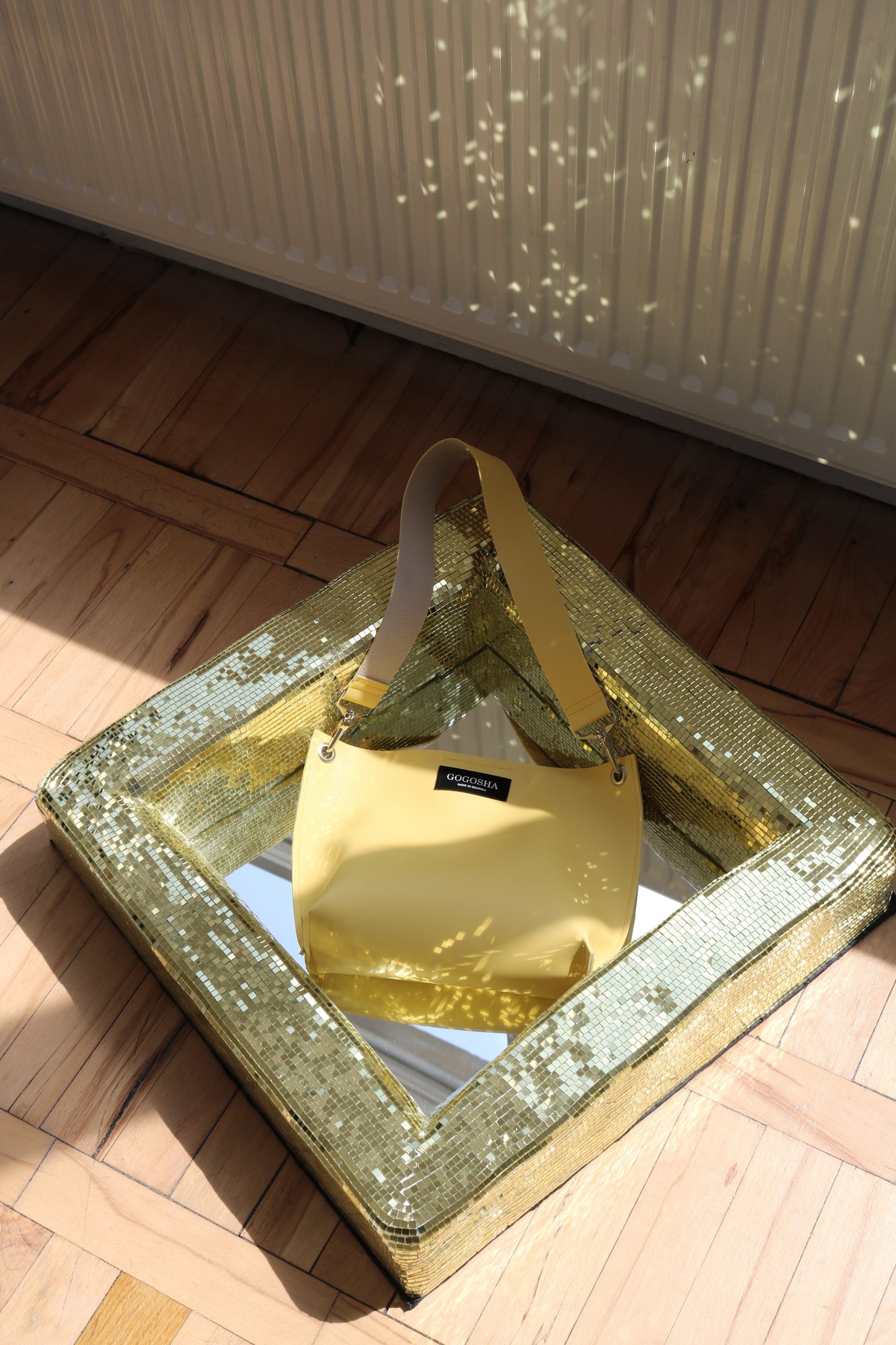 ყვითელი მხრის ჩანთა/Yellow shoulder bag