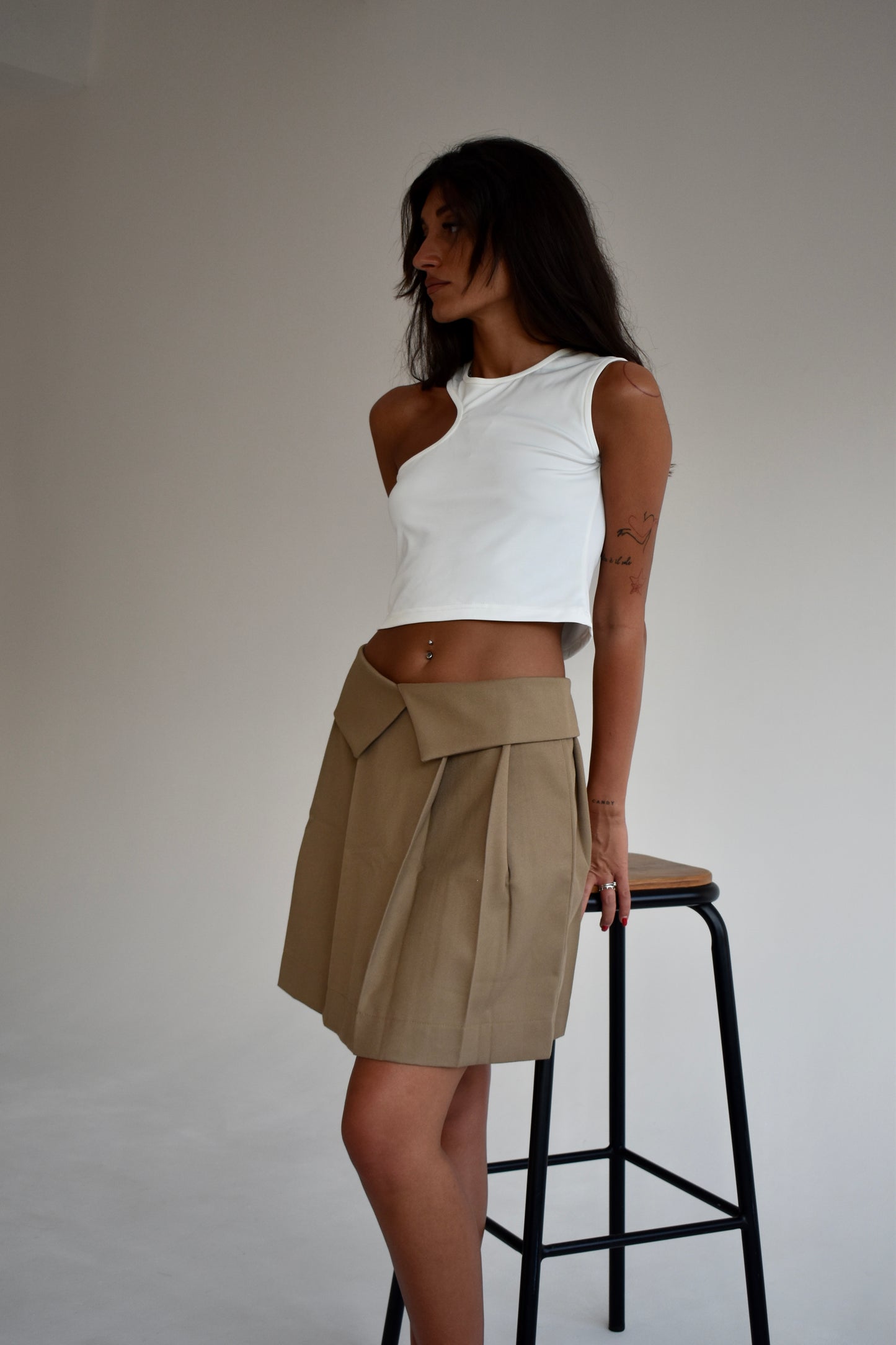 პლისეებიანი ყავისფერი ქვედაბოლო/Pleated brown skirt