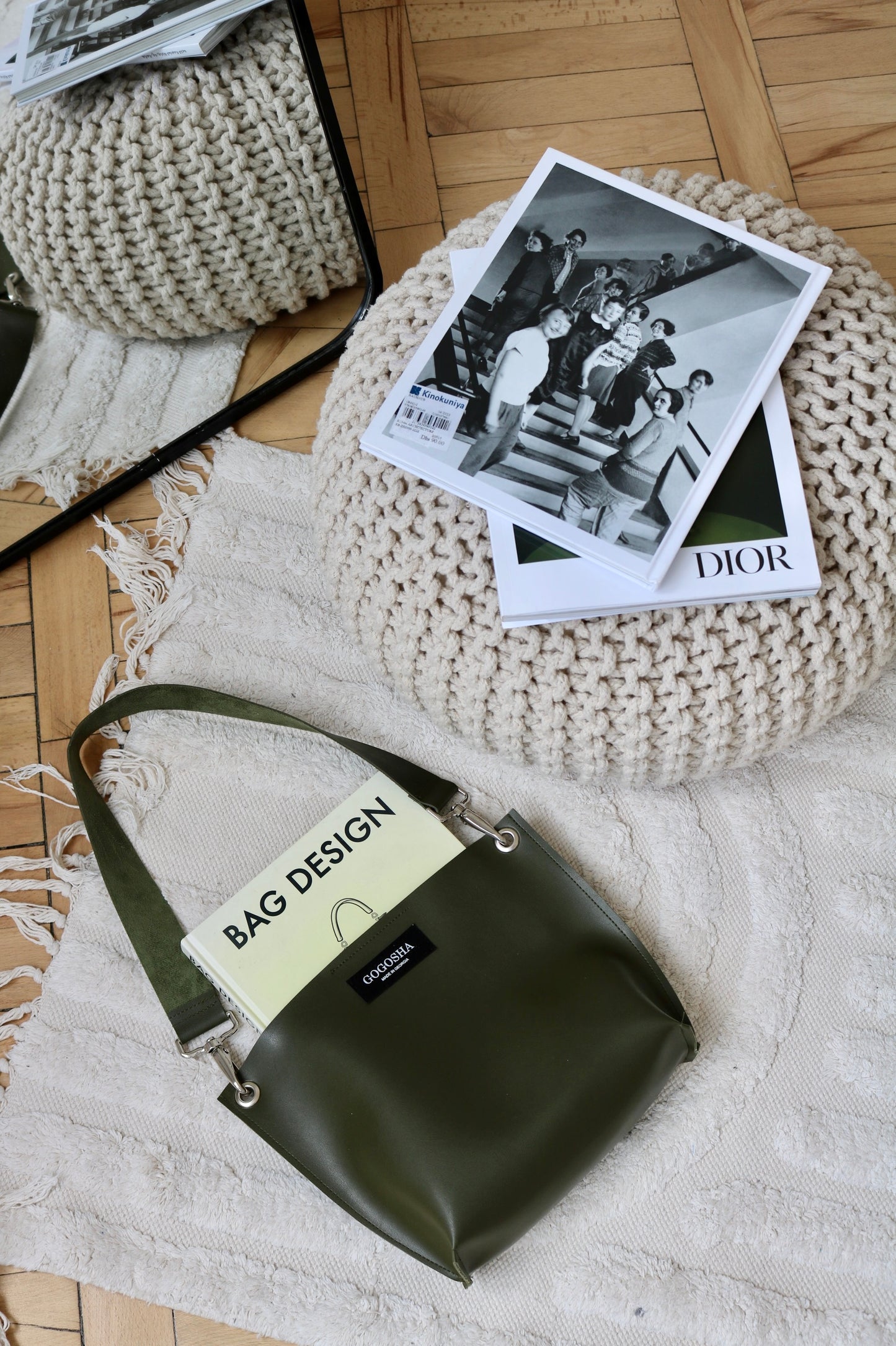 მუქი მწვანე მხრის ჩანთა/Dark green shoulder bag