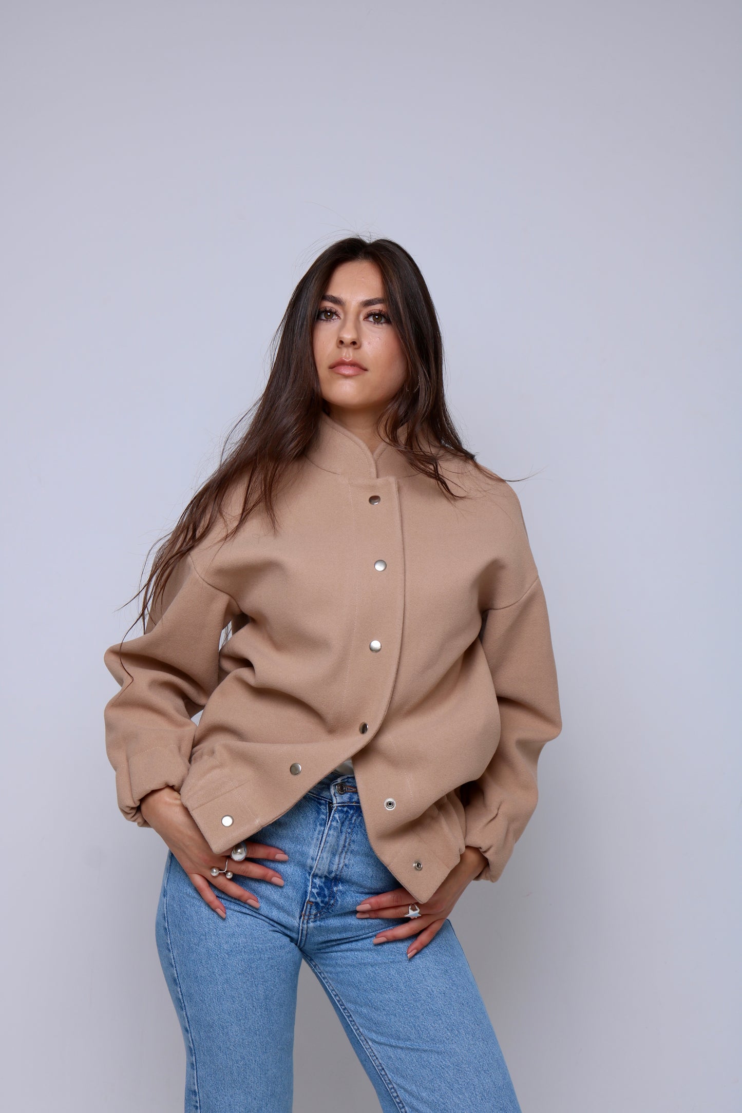 თბილი ბომბერი/Warm Bomber