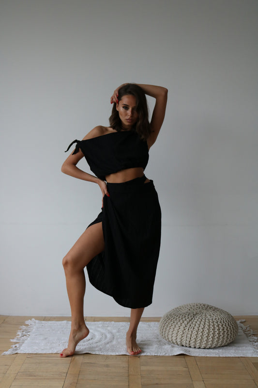 Black pareo and top