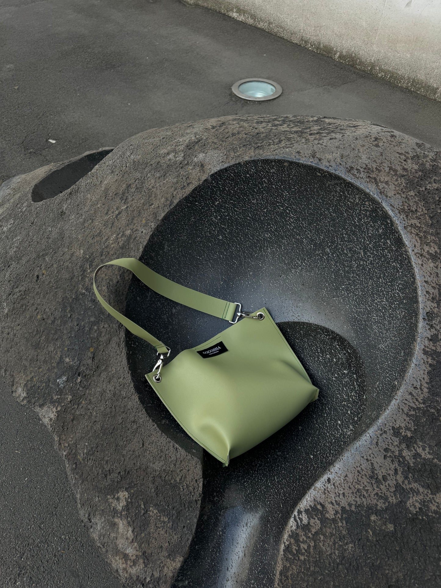 ღია მწვანე მხრის ჩანთა/Light green shoulder bag