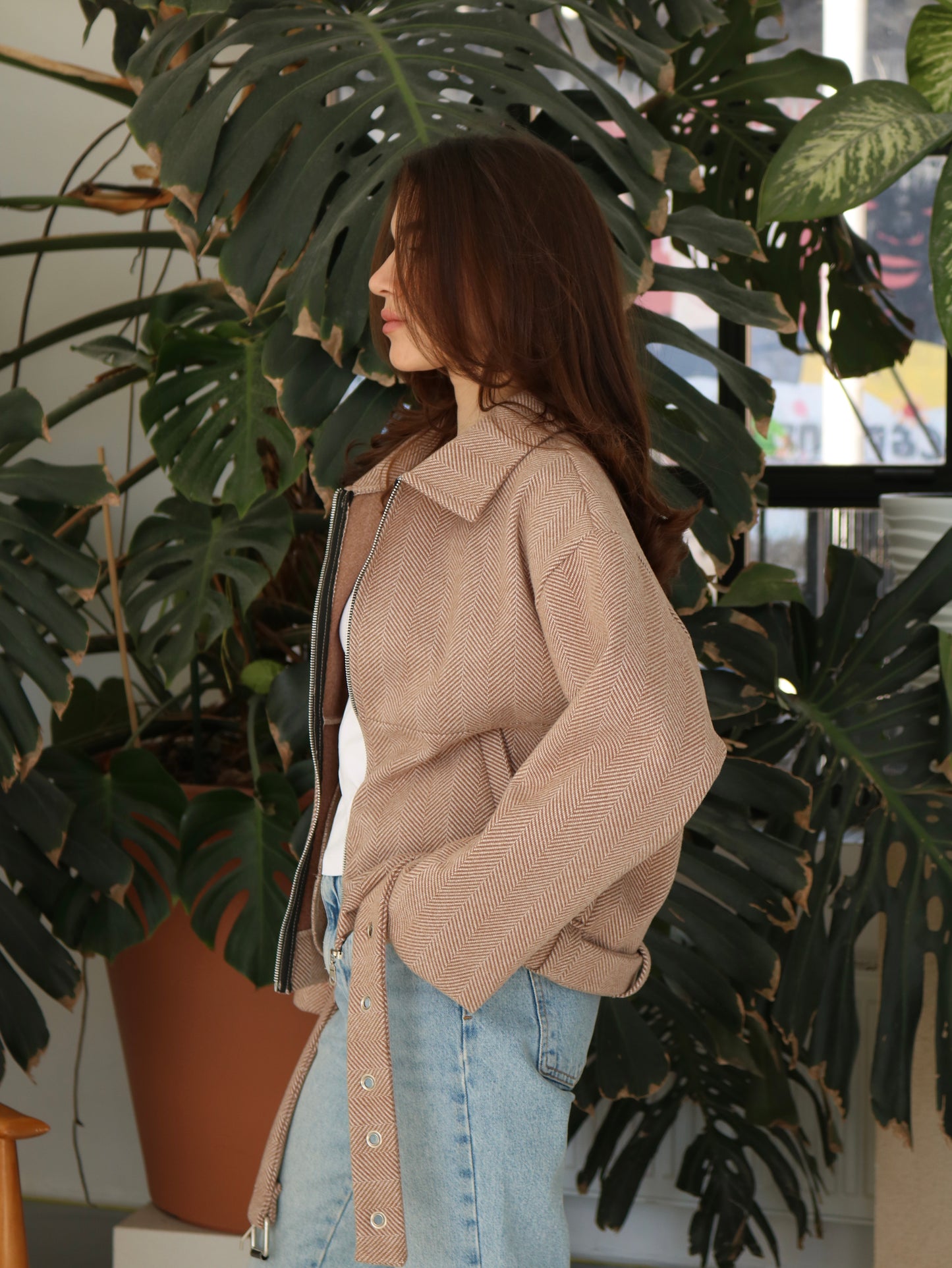 მუქი კრემისფერი ზოლიანი ქურთუკი ქამრით/Dark creamy striped jacket with belt