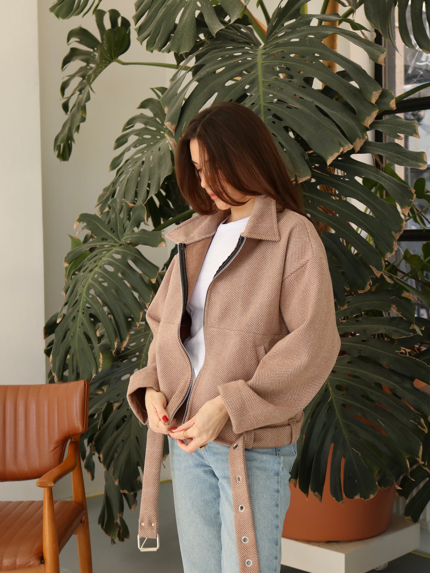 მუქი კრემისფერი ზოლიანი ქურთუკი ქამრით/Dark creamy striped jacket with belt