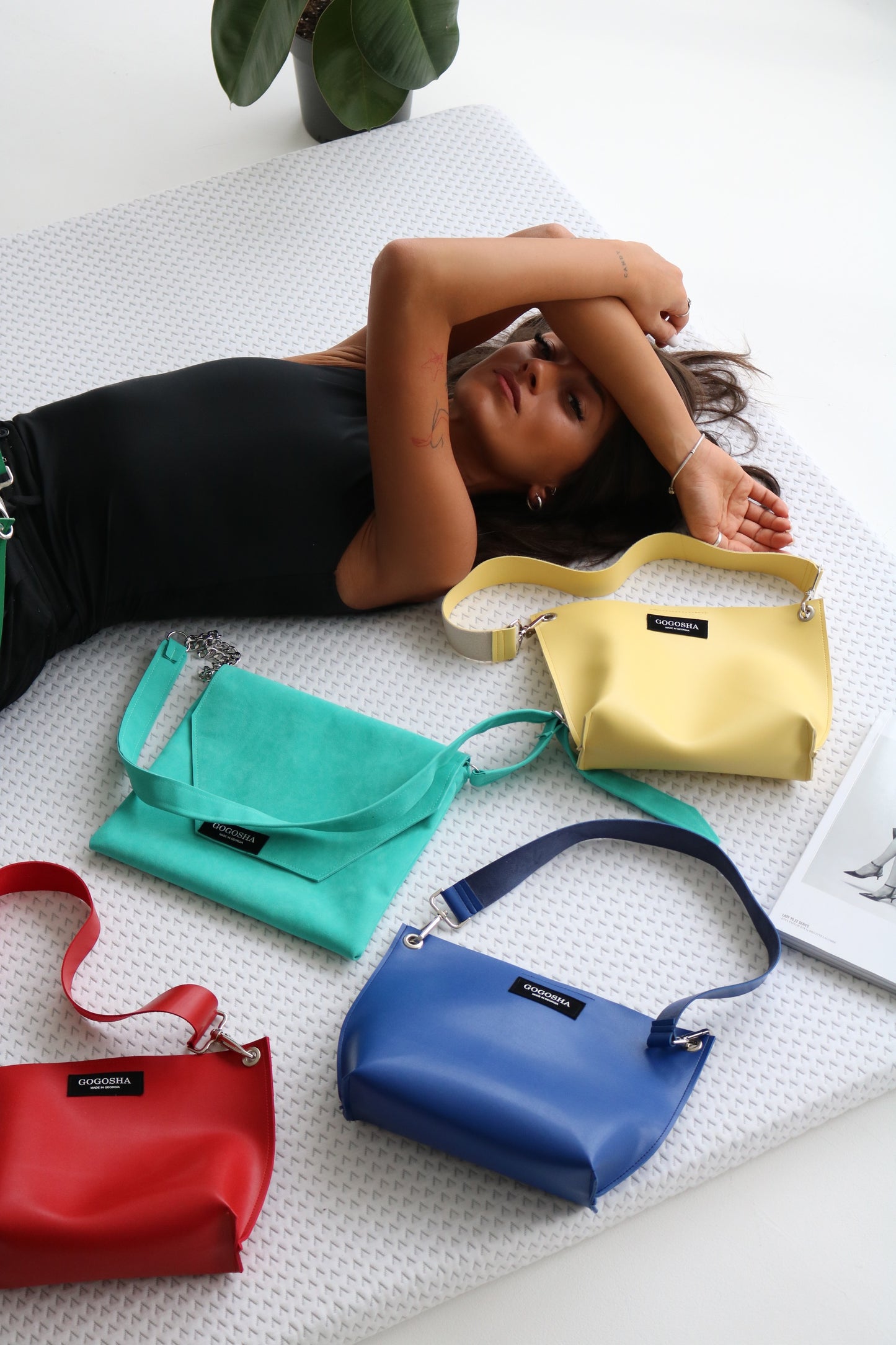 ყვითელი მხრის ჩანთა/Yellow shoulder bag