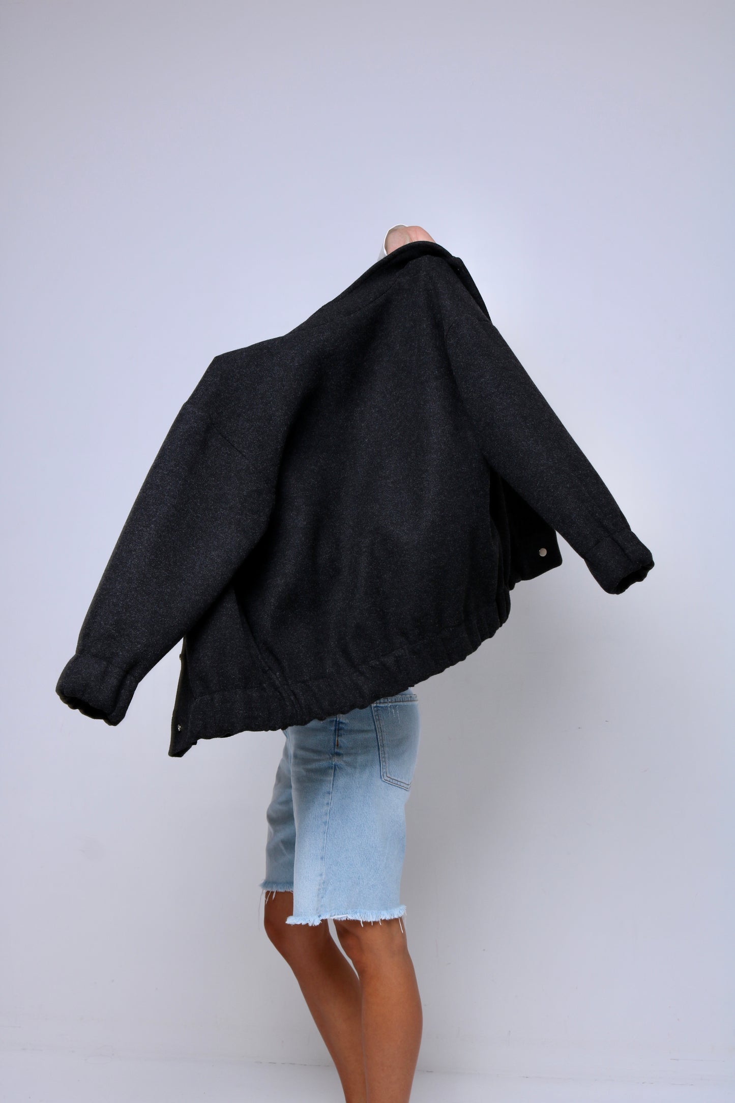 თბილი ბომბერი/Warm Bomber