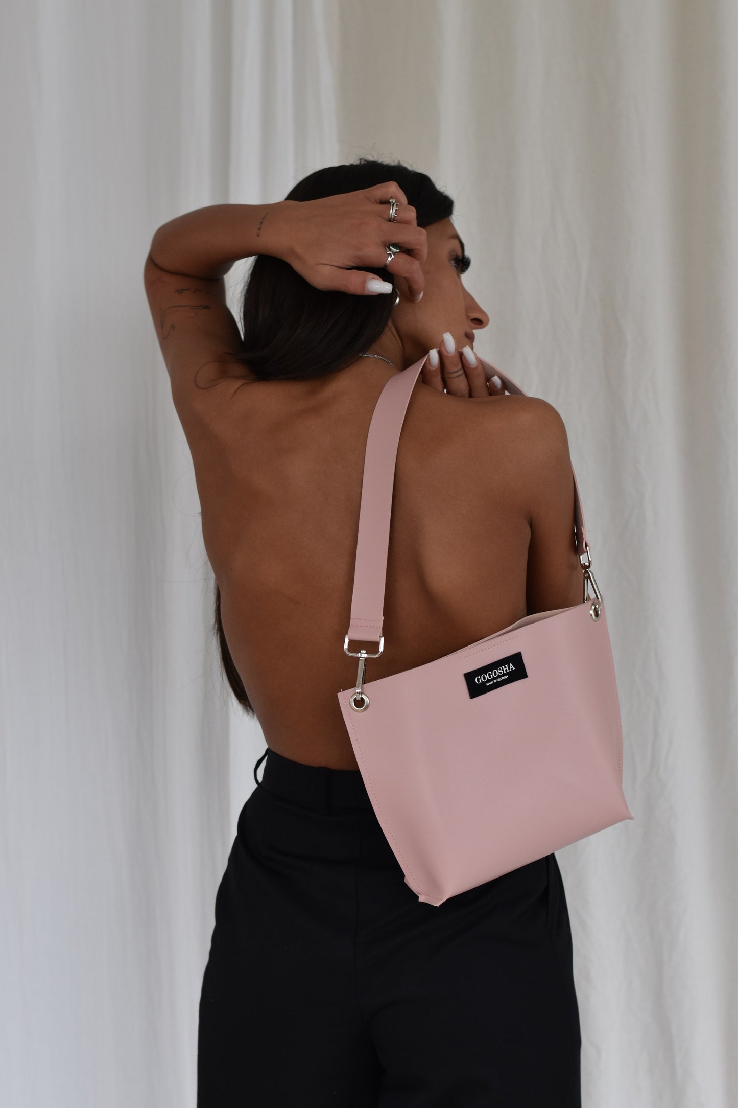 ღია ვარდისფერი მხრის ჩანთა/Light pink shoulder bag