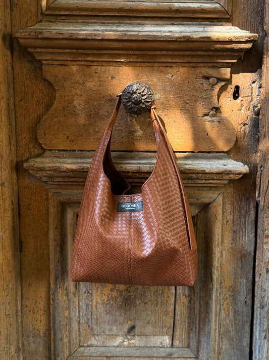 ღია ყავისფერი ჰობოს ჩანთა/Light brown Hobo bag