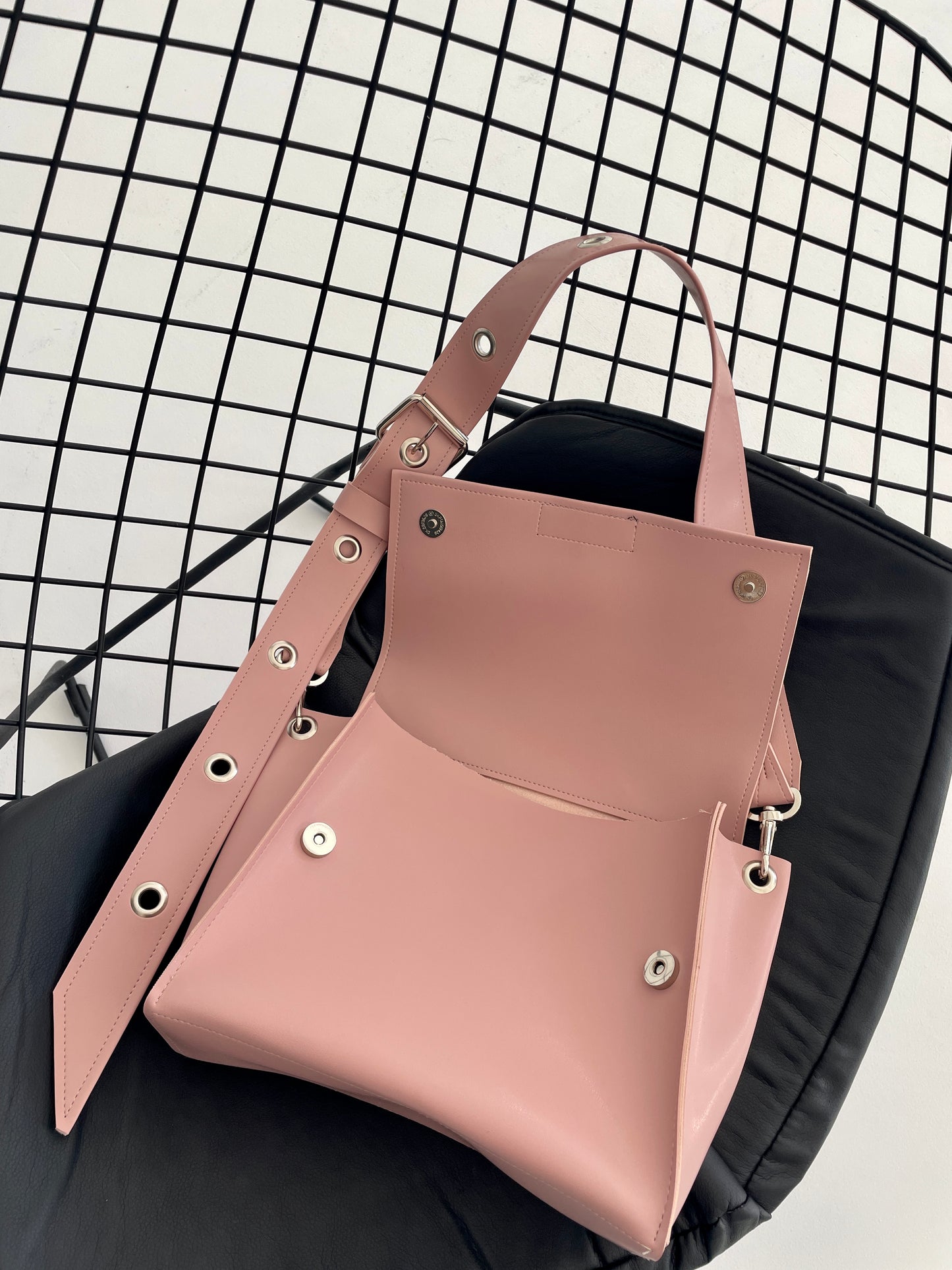 ღია ვარდისფერი Mia-ს მოდელი (დიდი და პატარა)/Light pink Mia bag (Big and small)