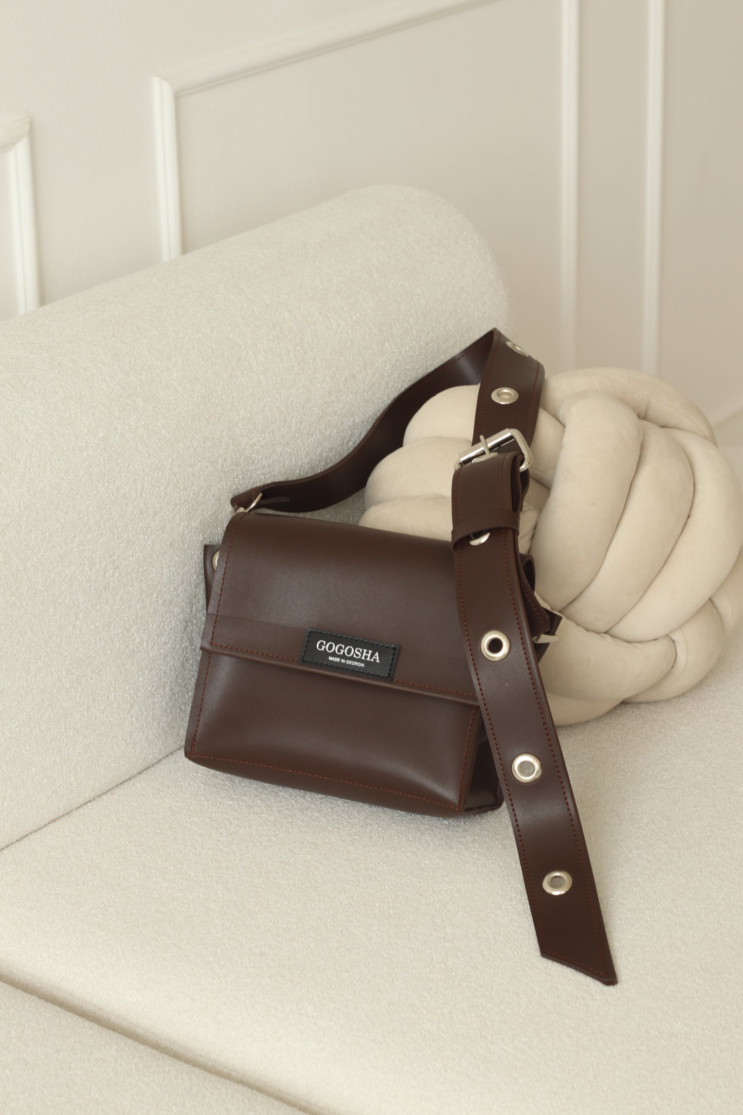 მუქი ყავისფერი Mia-ს მოდელი (დიდი და პატარა)/ Dark brown Mia bag(Big and small)