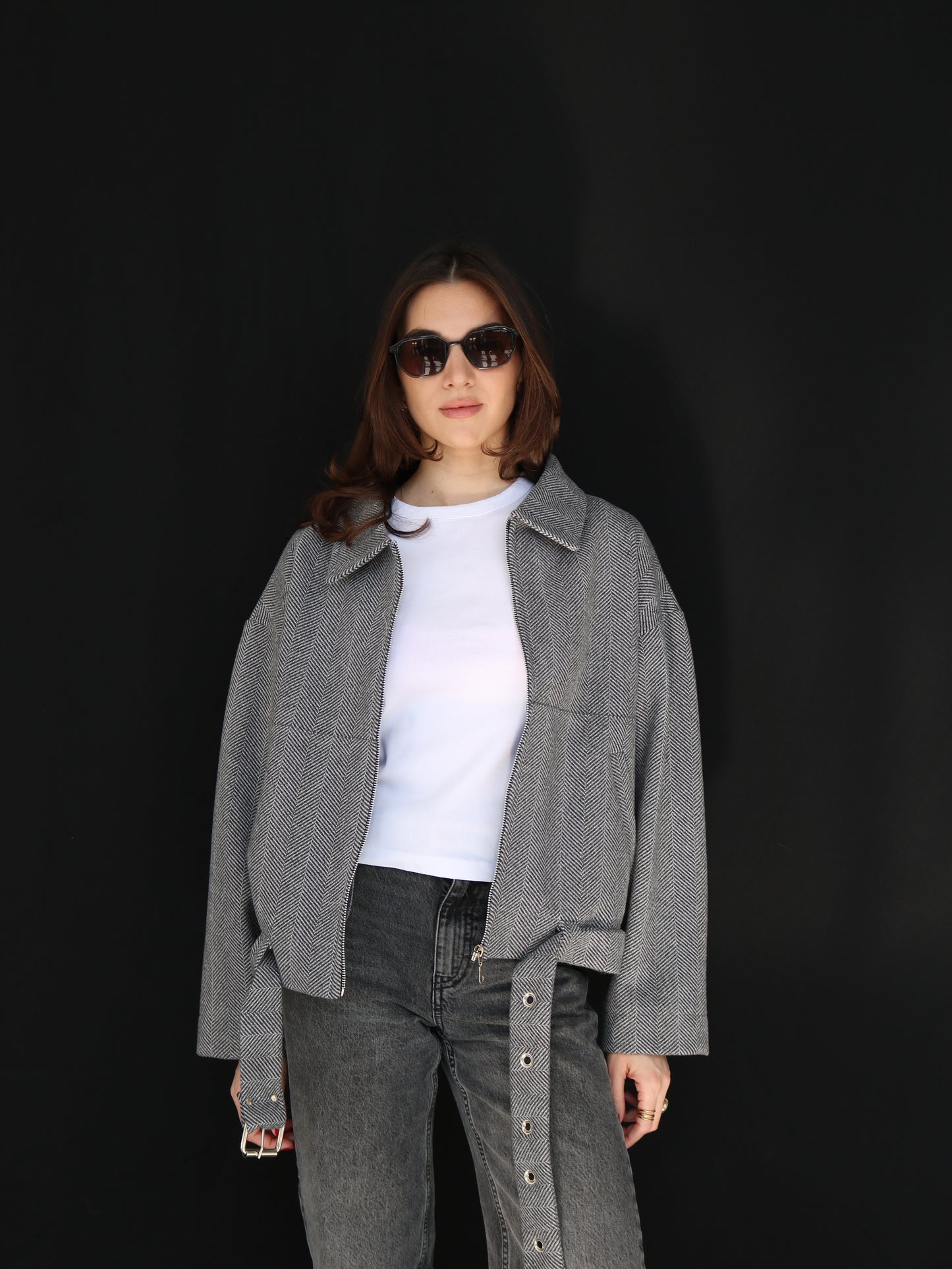 ნაცრისფერი ზოლიანი ქურთუკი ქამრით/grey striped jacket with belt