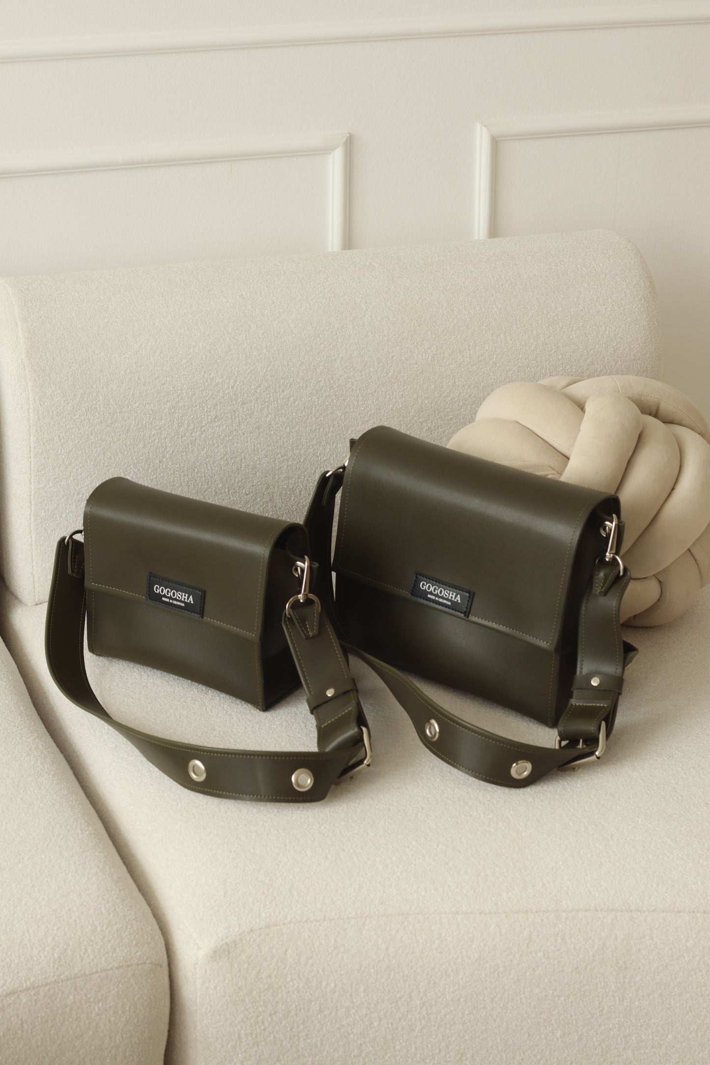 Mia-ს მოდელი მეტალის დეტალებით (პატარა ზომა)/ Mia bag with metal details (Small size)