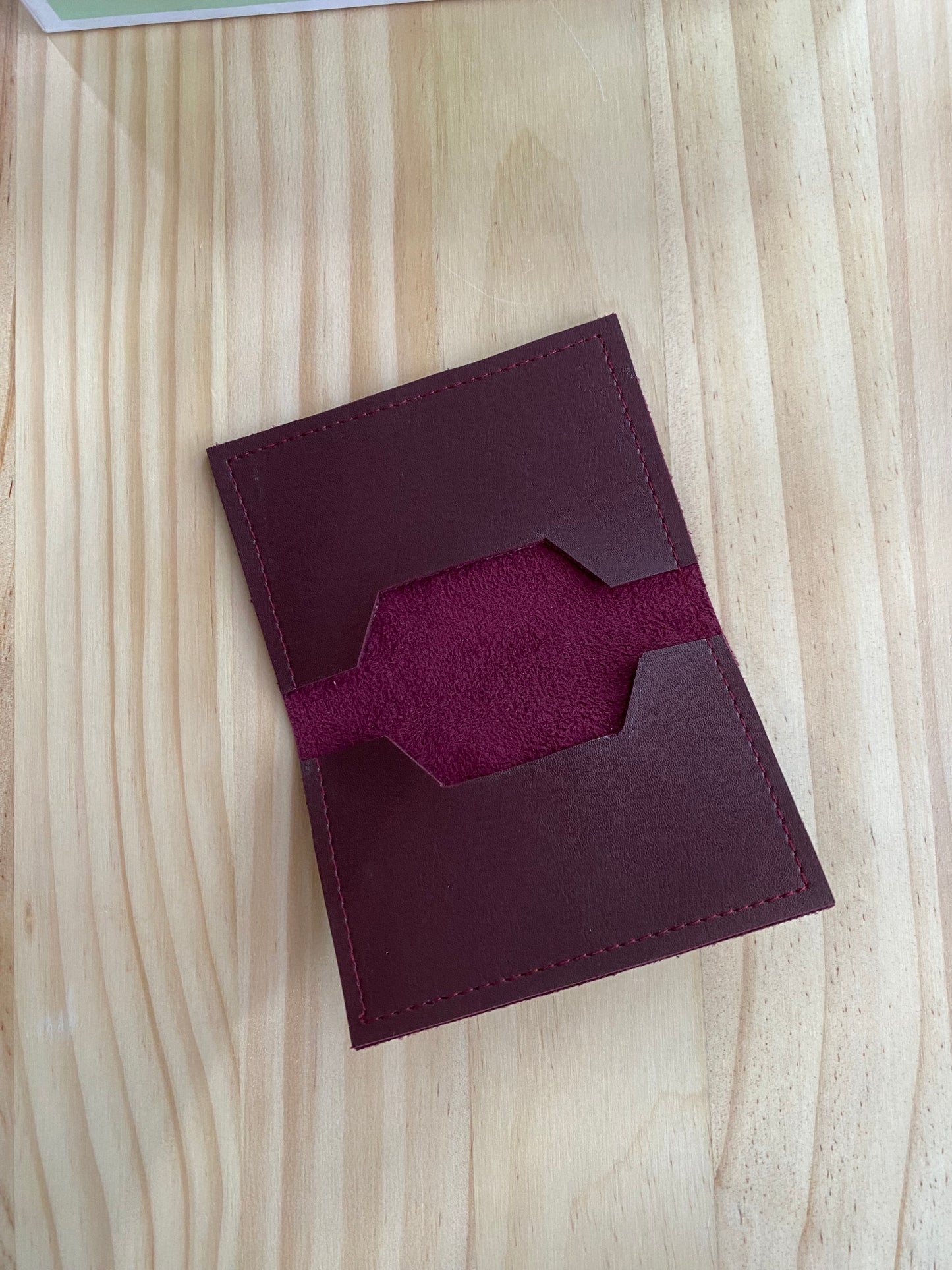 2 განყოფილებიანი ეკო-ტყავის საბარათე