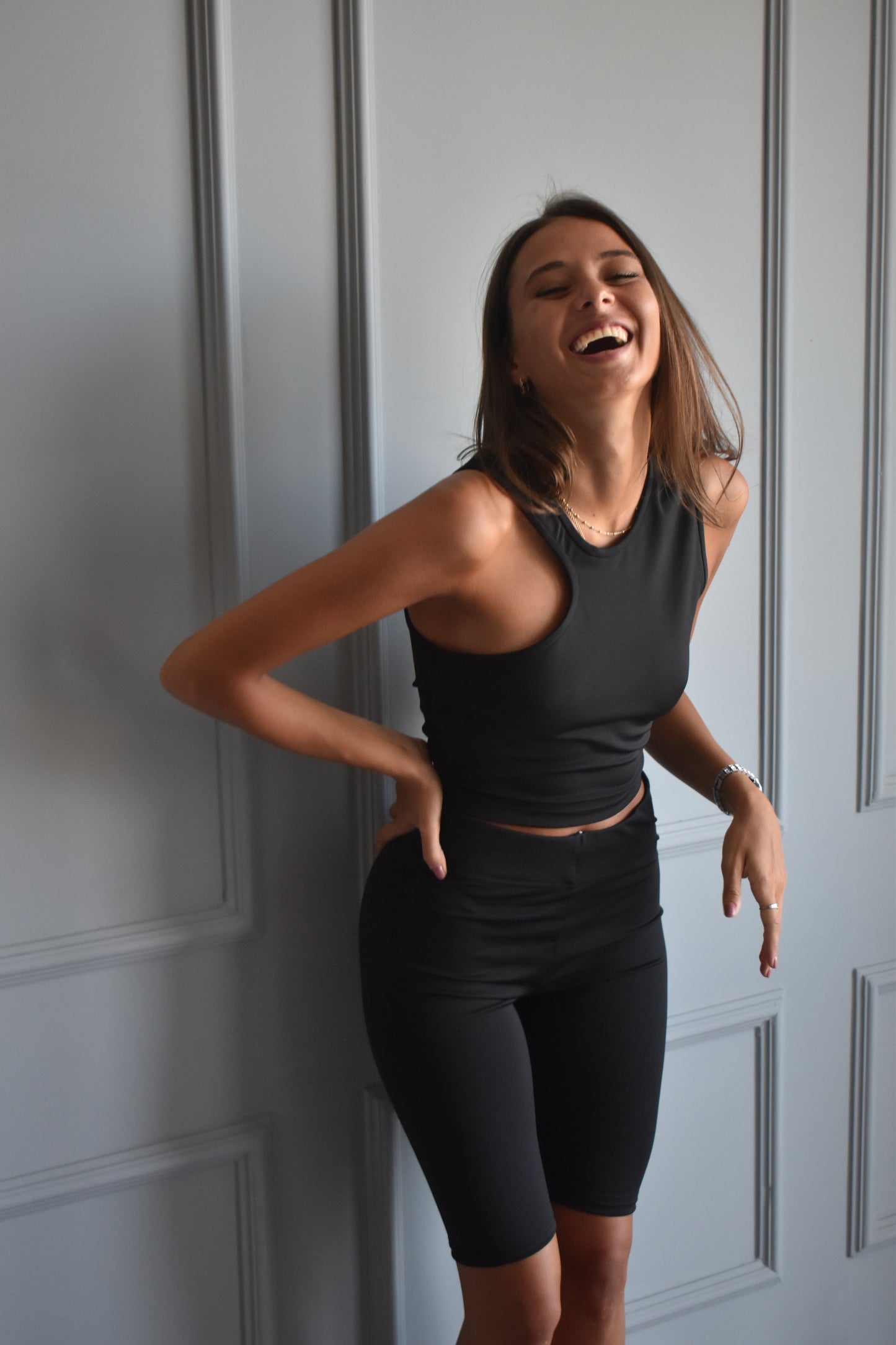 შავი ტოპი ჭრილით/Black top with cut