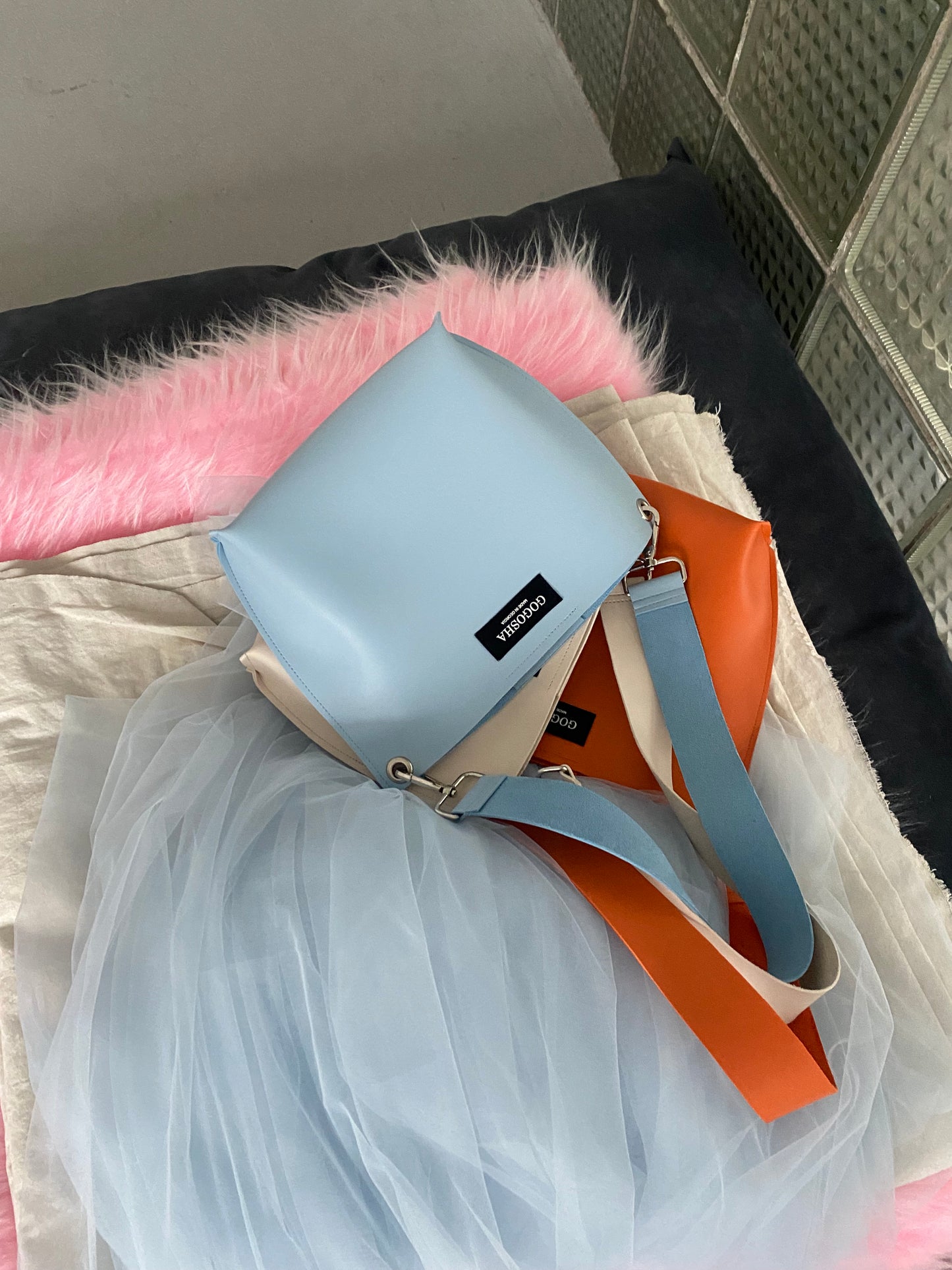 ცისფერი მხრის ჩანთა/Baby blue shoulder bag