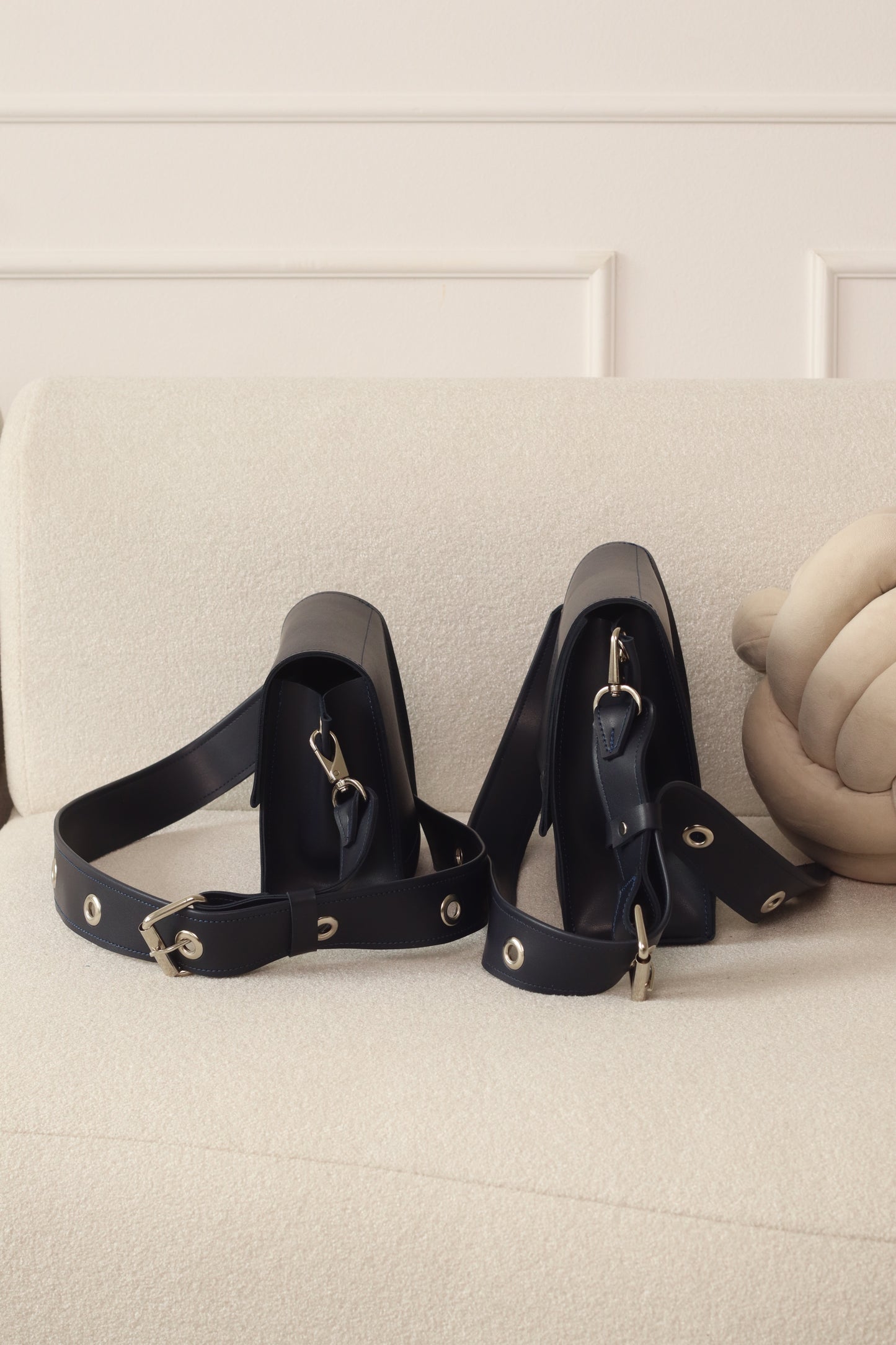 Mia-ს მოდელი მეტალის დეტალებით (პატარა ზომა)/ Mia bag with metal details (Small size)