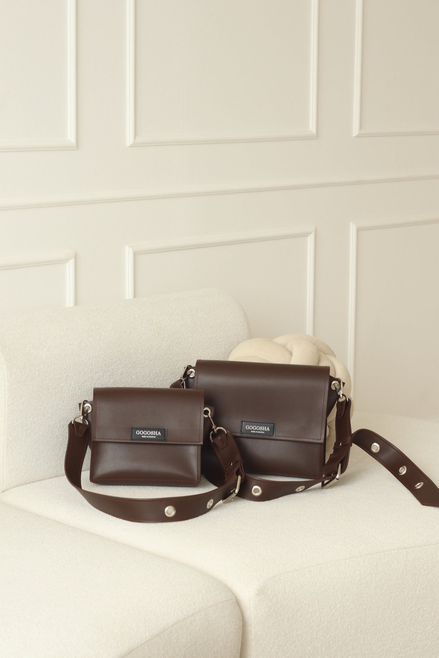 Mia-ს მოდელი მეტალის დეტალებით (პატარა ზომა)/ Mia bag with metal details (Small size)