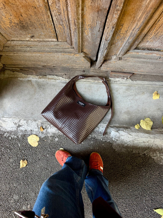 მუქი ყავისფერი ჰობოს ჩანთა/Dark brown Hobo bag
