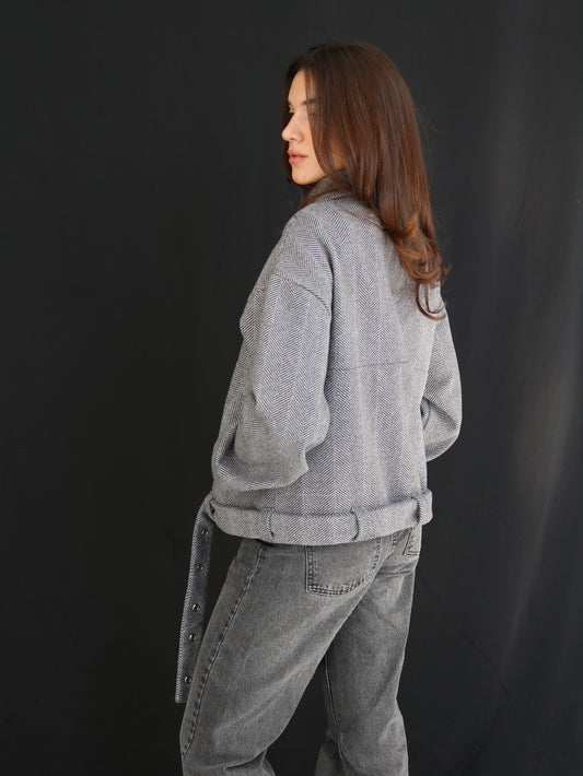 ნაცრისფერი ზოლიანი ქურთუკი ქამრით/grey striped jacket with belt