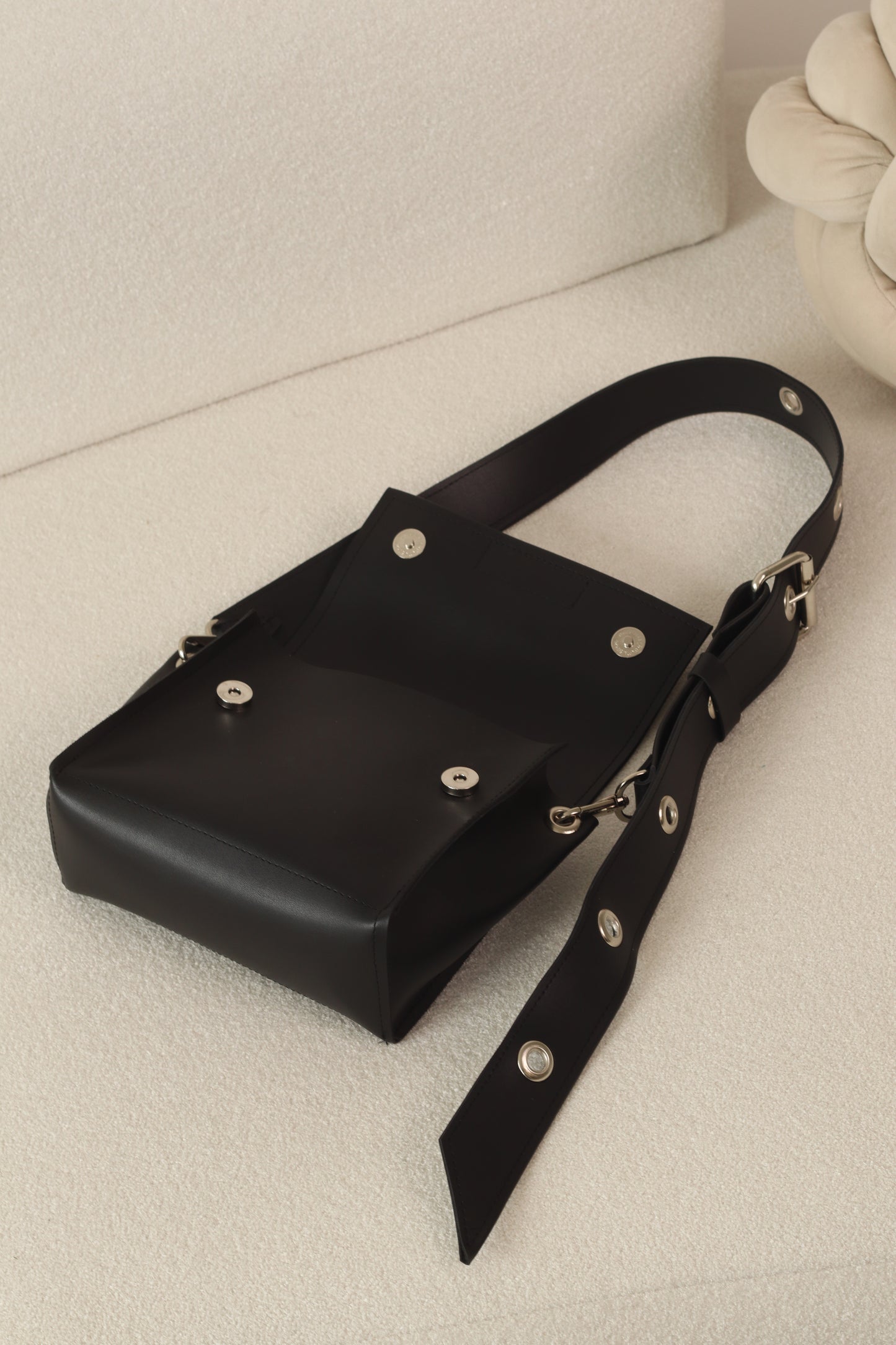 შავი Mia-ს მოდელი (დიდი და პატარა)/ Black Mia bag (Big and small)