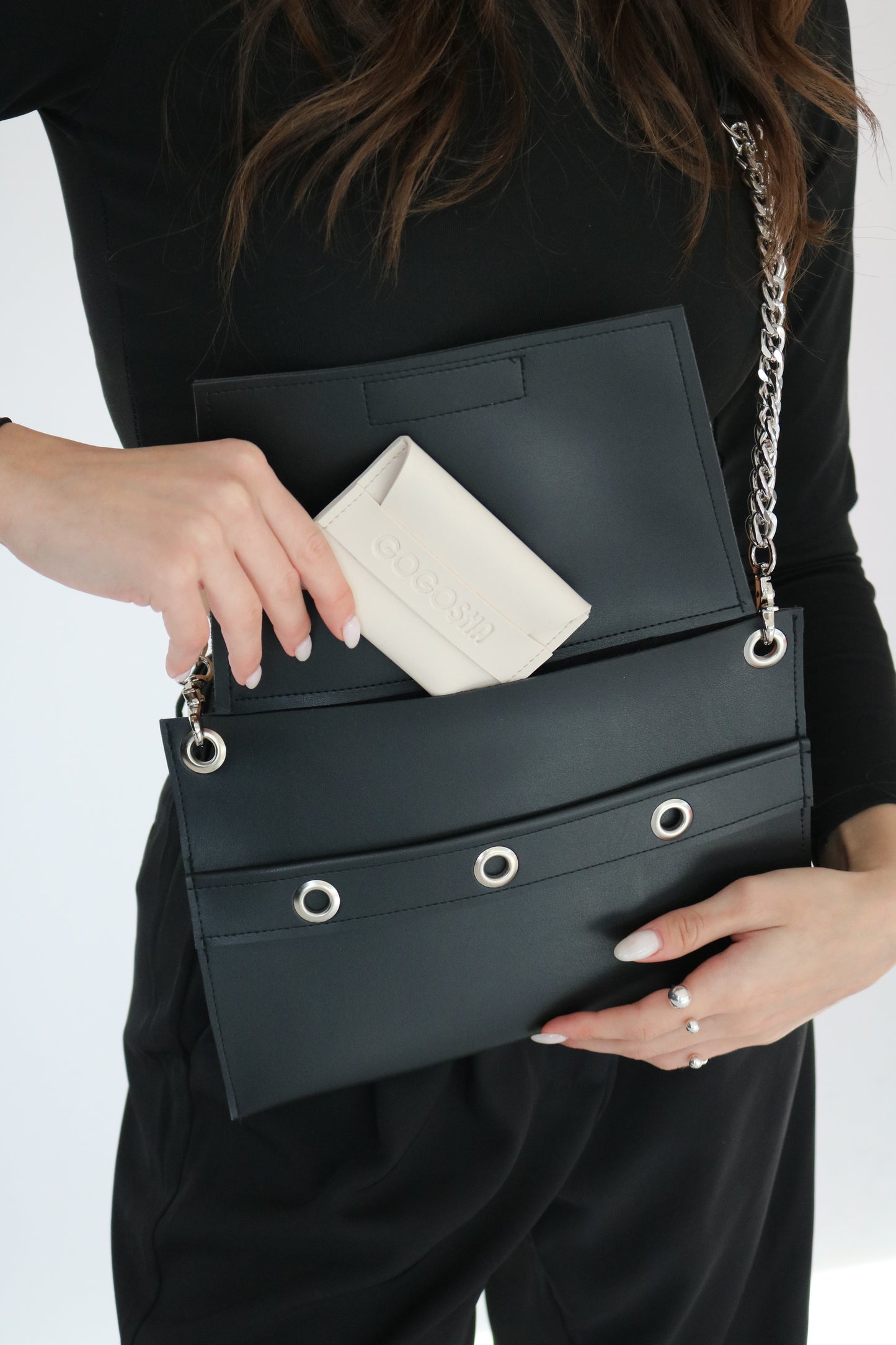 პატარა მეტალებიანი ჩანთა/Small size metal bag