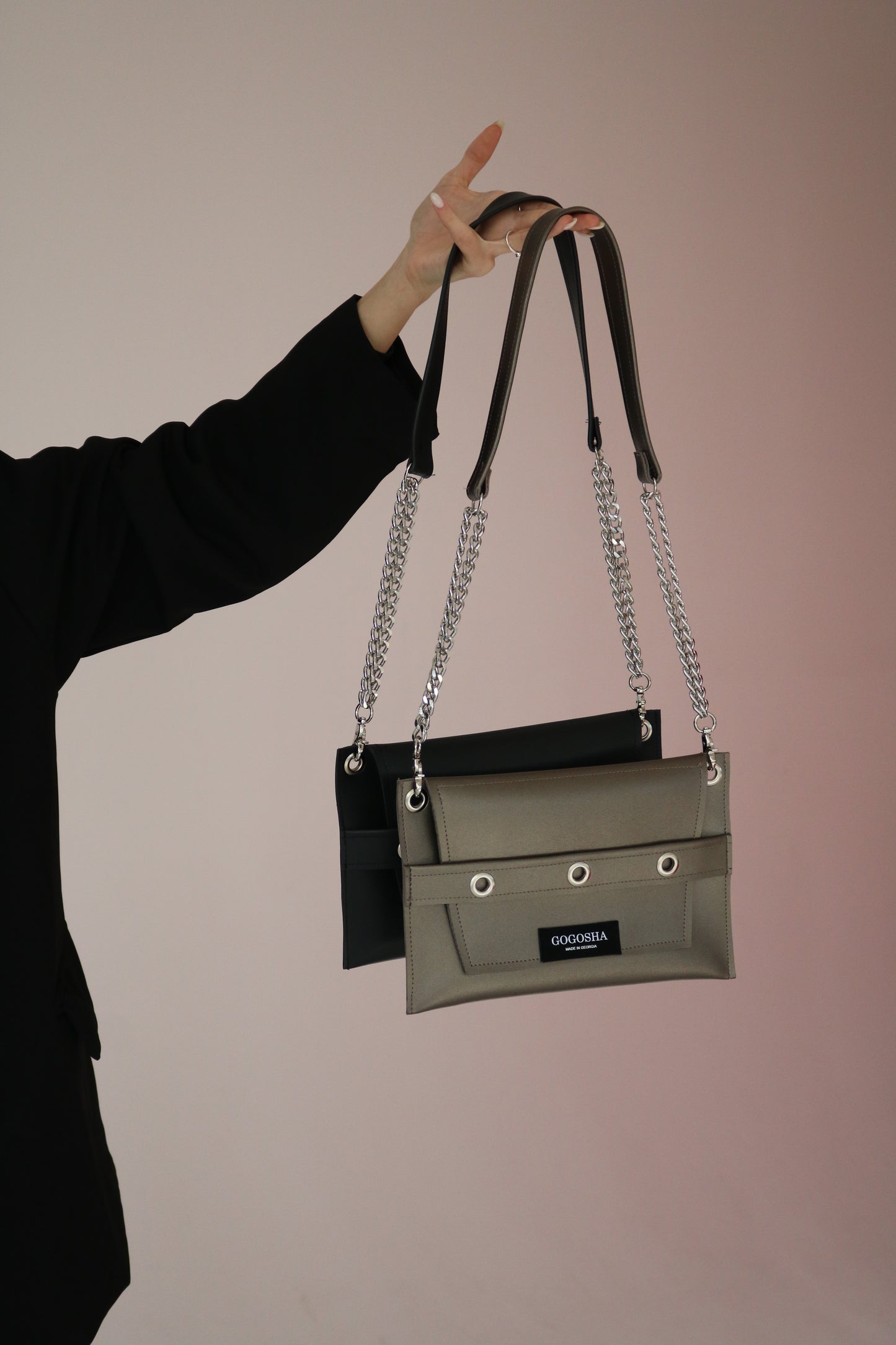 ნაცრისფერი პატარა მეტალებიანი ჩანთა “Elly”/Grey small size metal bag “Elly”