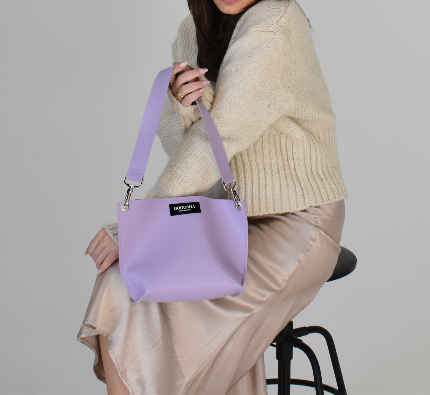ღია იასამნისფერი მხრის ჩანთა/Light purple shoulder bag