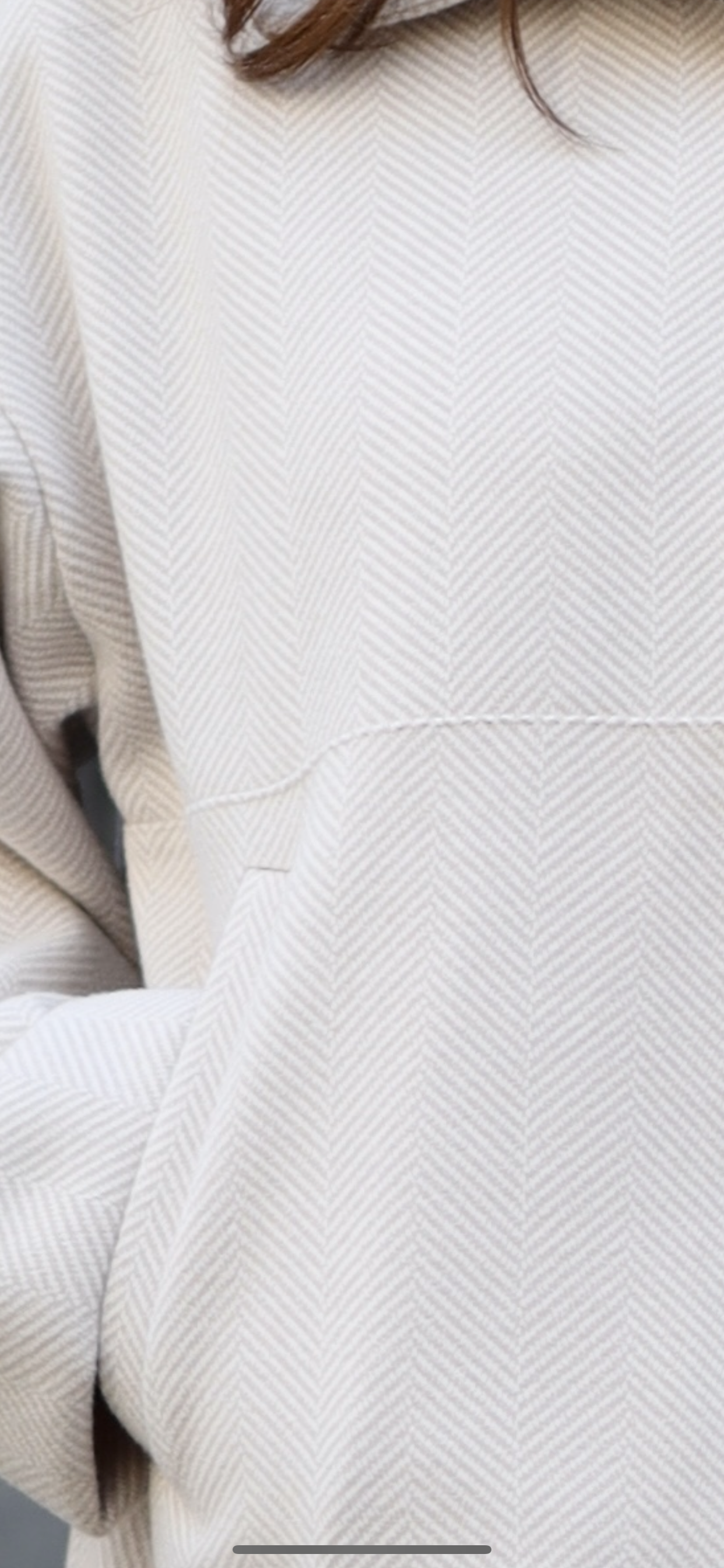 ღია კრემისფერი ზოლიანი ქურთუკი ქამრით/Light creamy striped jacket with belt