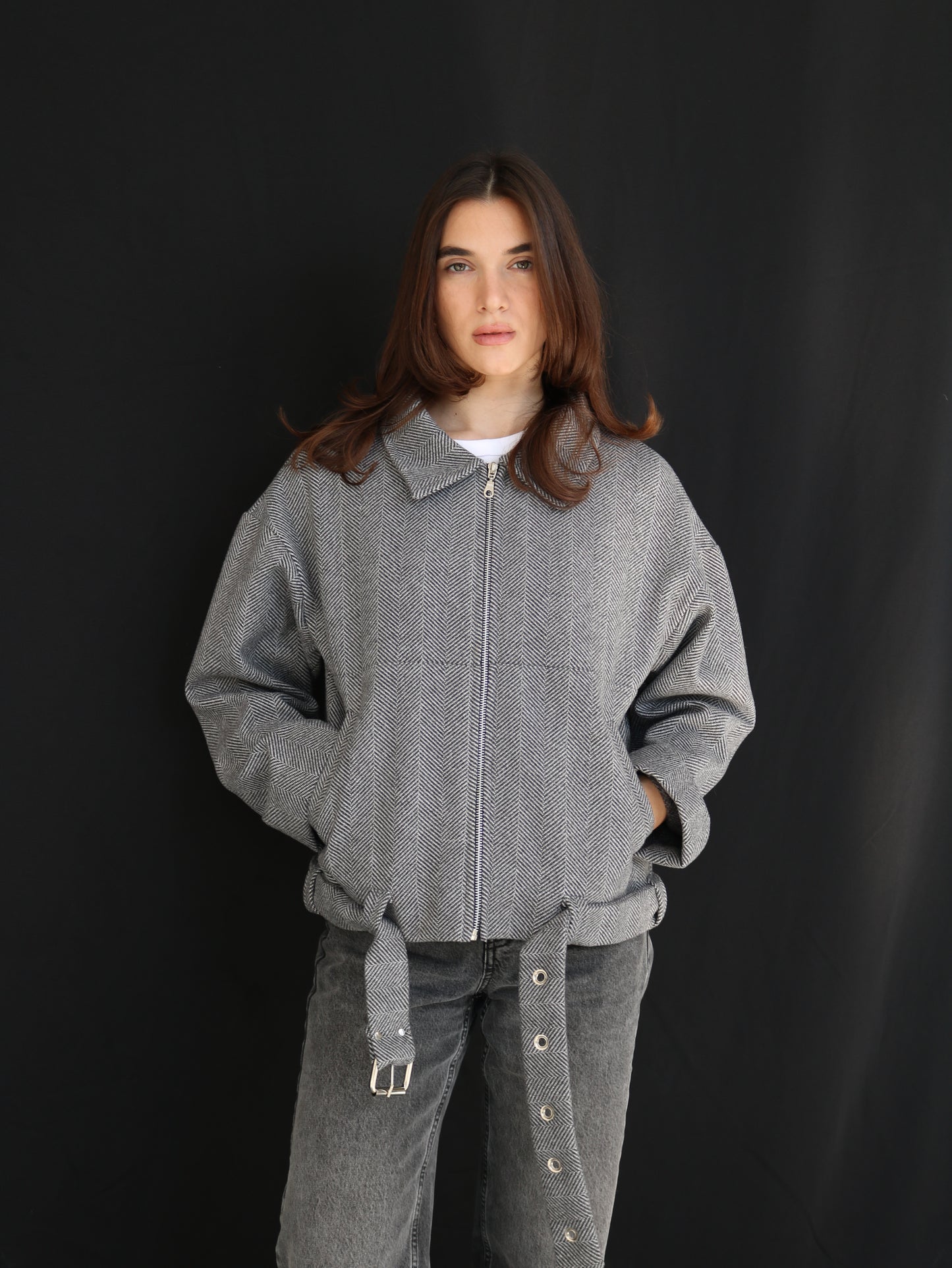 ნაცრისფერი ზოლიანი ქურთუკი ქამრით/grey striped jacket with belt