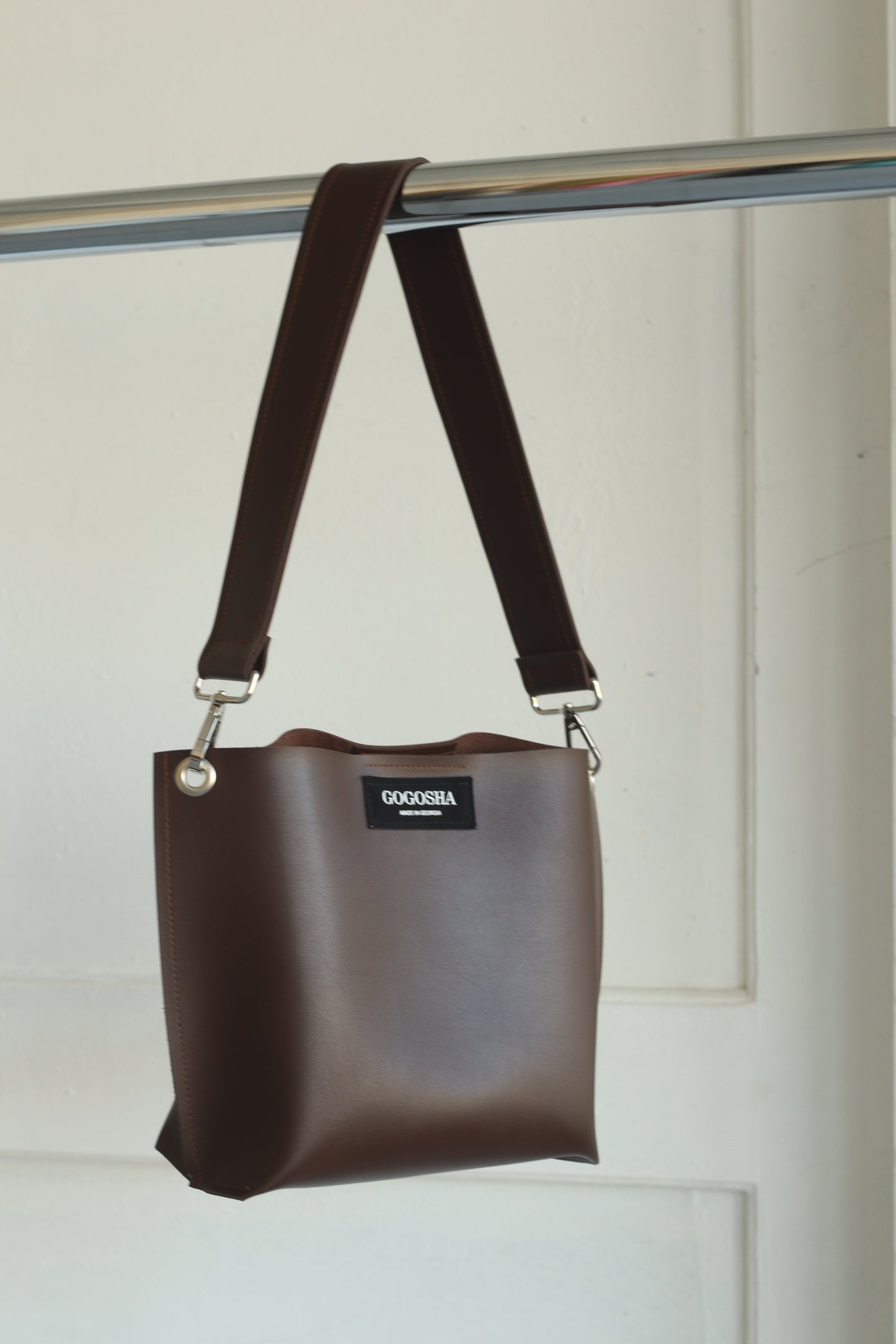 მუქი ყავისფერი მხრის ჩანთა/Dark brown shoulder bag