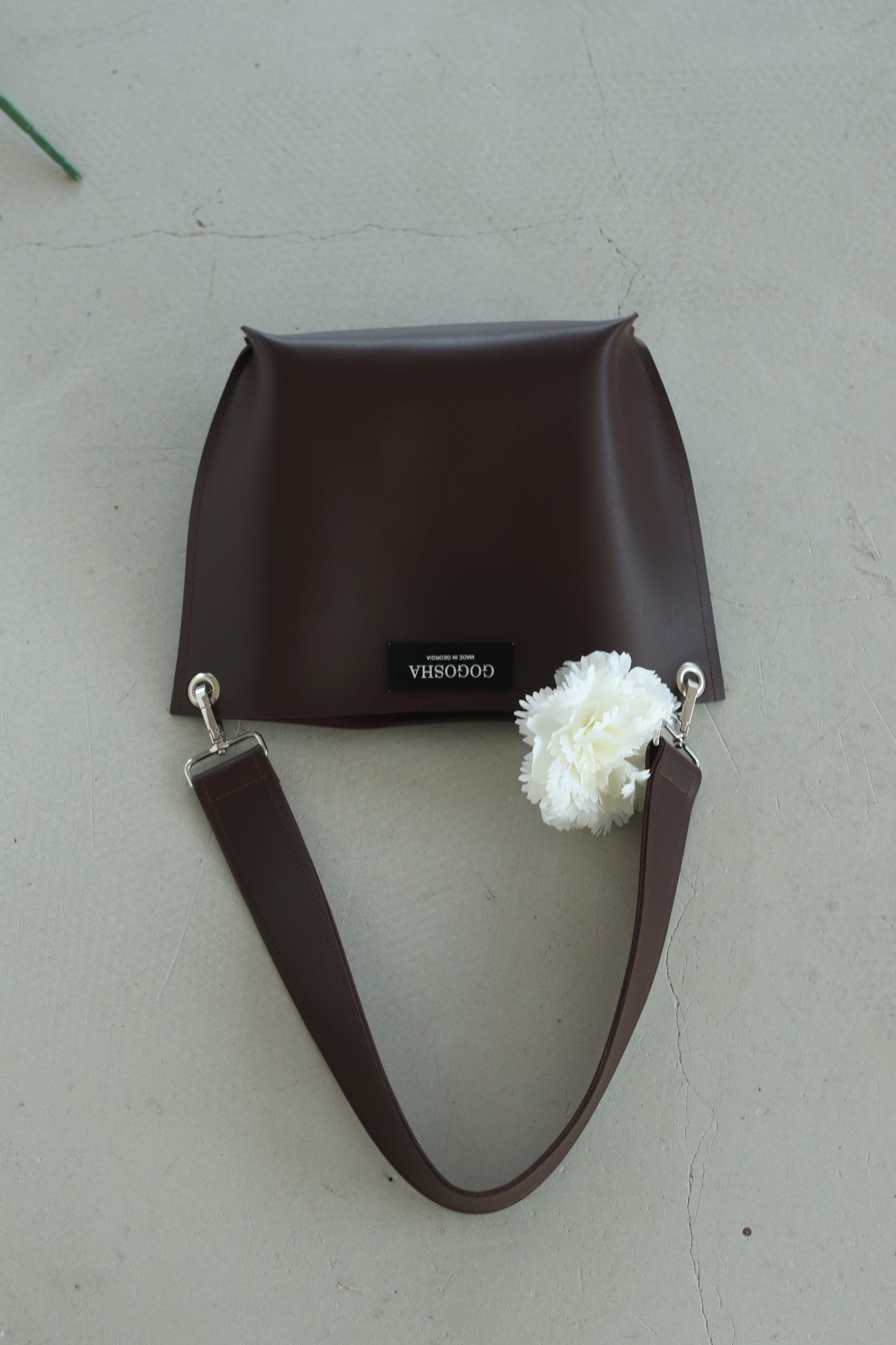 მუქი ყავისფერი მხრის ჩანთა/Dark brown shoulder bag