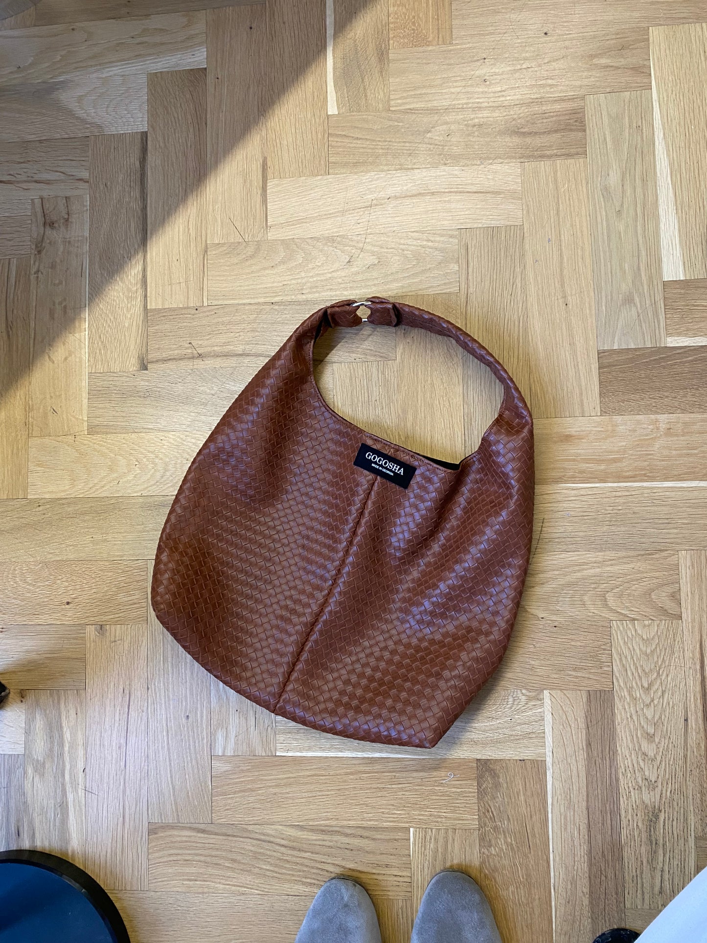ღია ყავისფერი ჰობოს ჩანთა/Light brown Hobo bag
