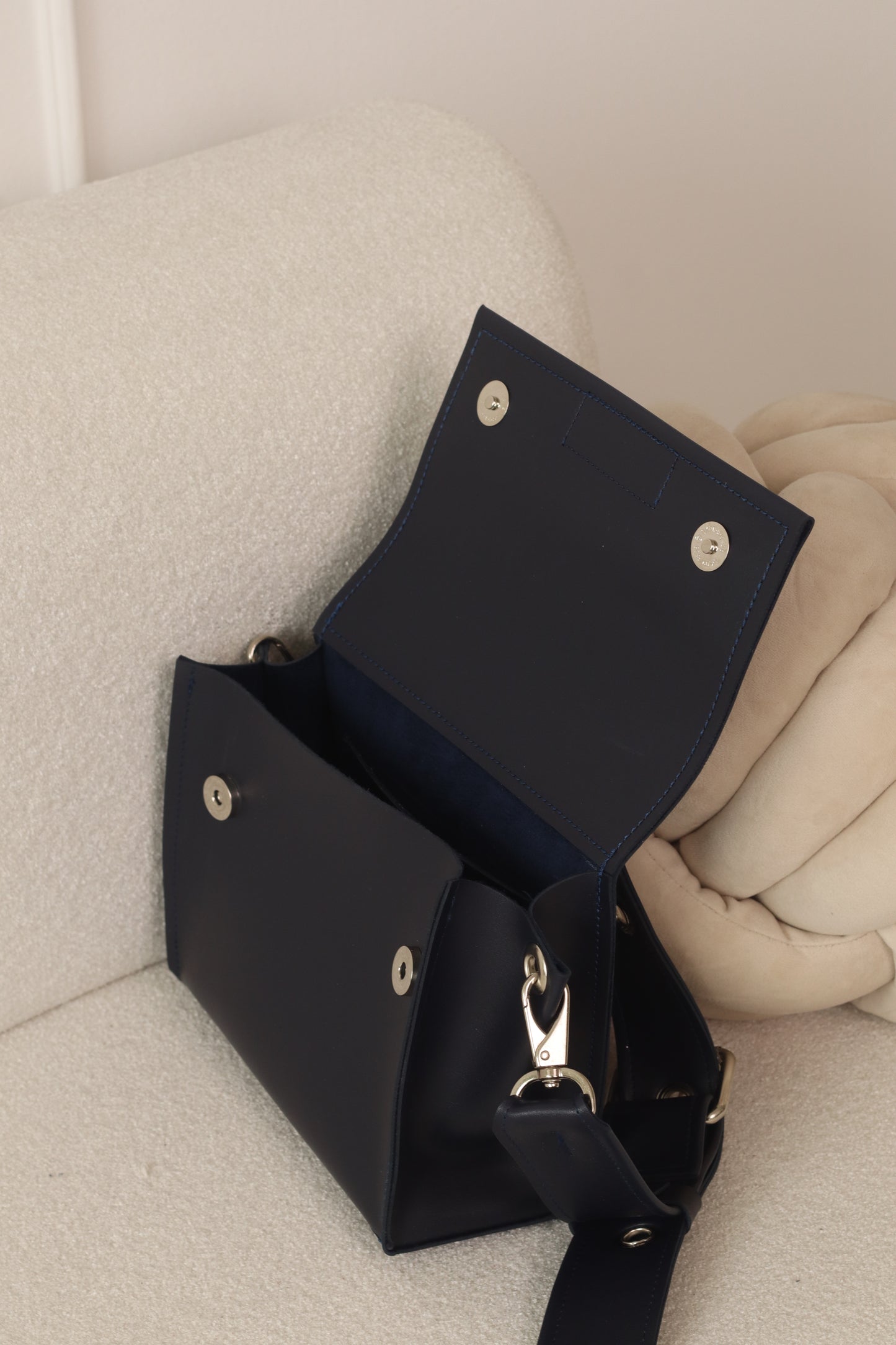 მუქი ლურჯი Mia-ს მოდელი (დიდი და პატარა)/ Dark blue Mia bag (Big and small)