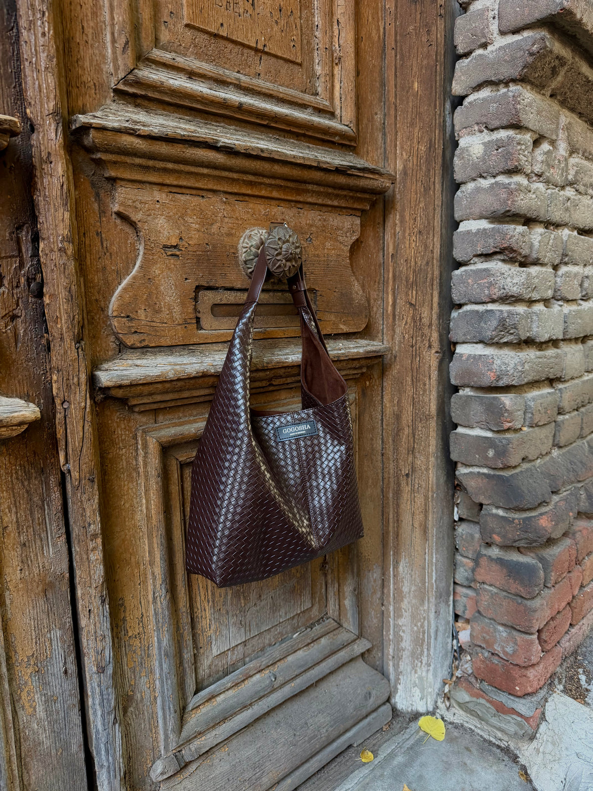 მუქი ყავისფერი ჰობოს ჩანთა/Dark brown Hobo bag