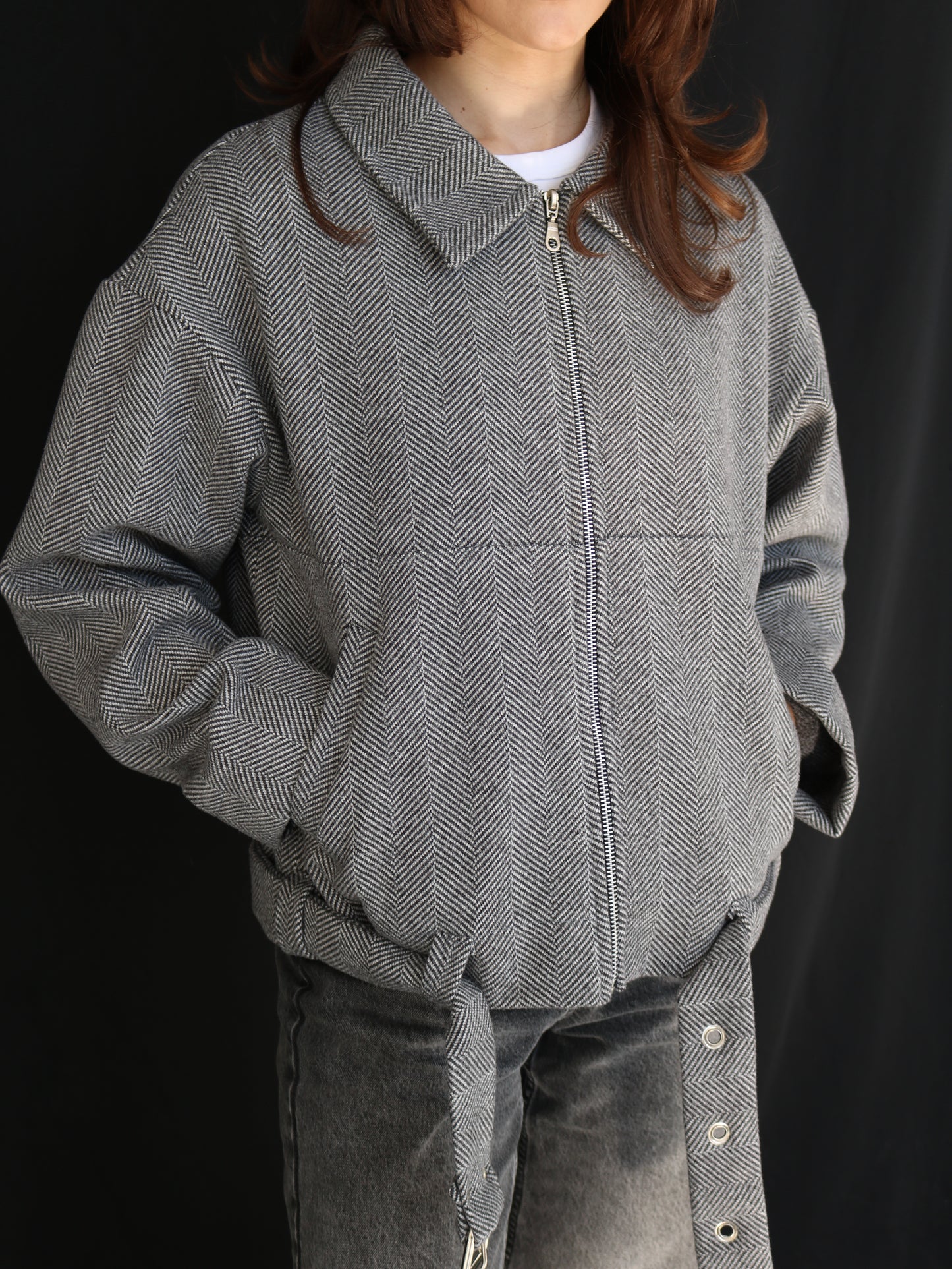 ნაცრისფერი ზოლიანი ქურთუკი ქამრით/grey striped jacket with belt