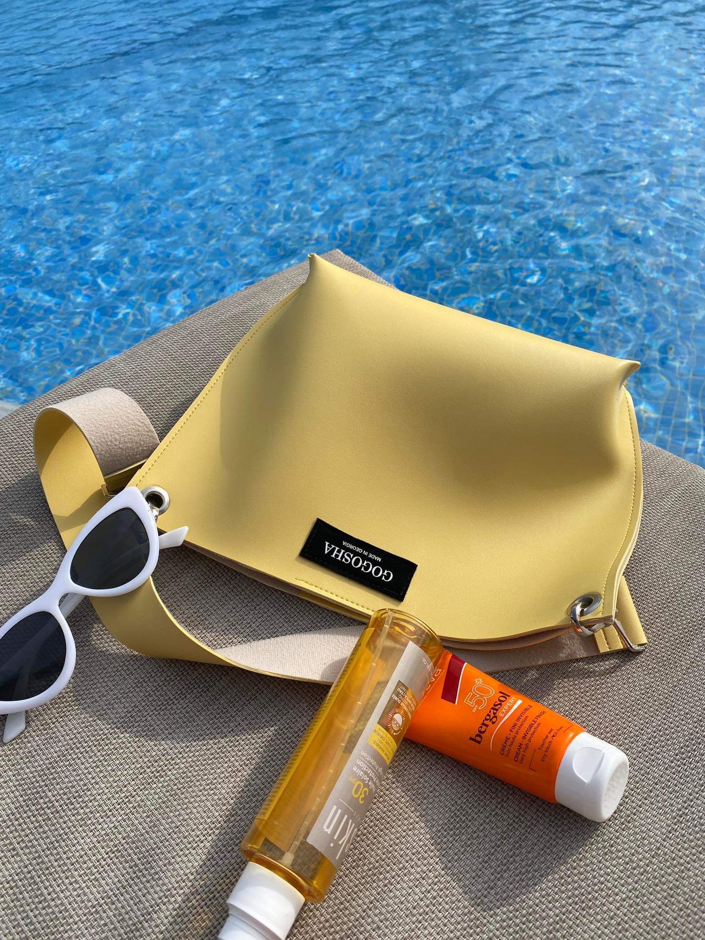 ყვითელი მხრის ჩანთა/Yellow shoulder bag