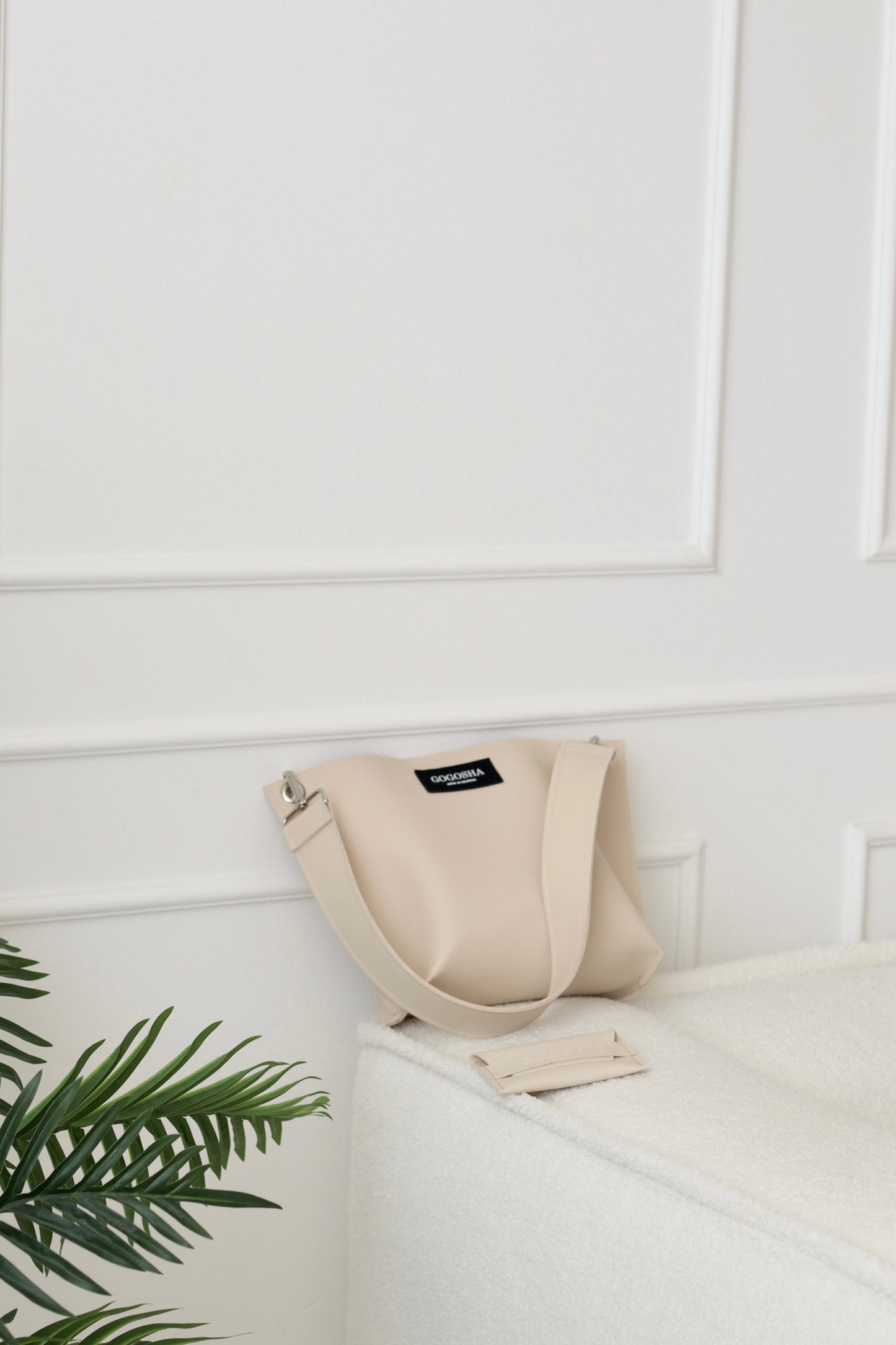 ღია კრემისფერი მხრის ჩანთა/Light creamy shoulder bag
