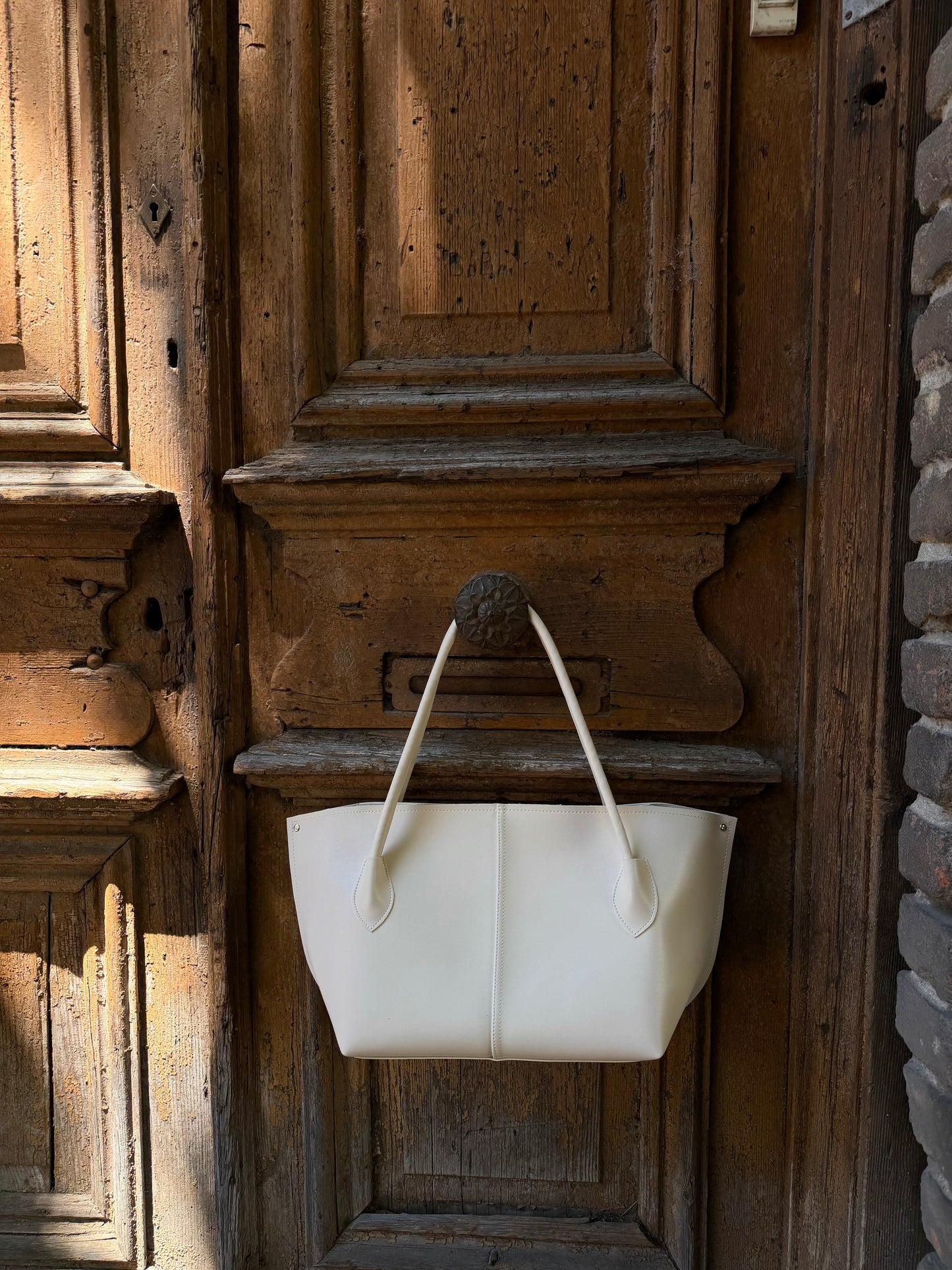 ღია კრემისფერი “Silvy”/ Light creamy “Silvy”