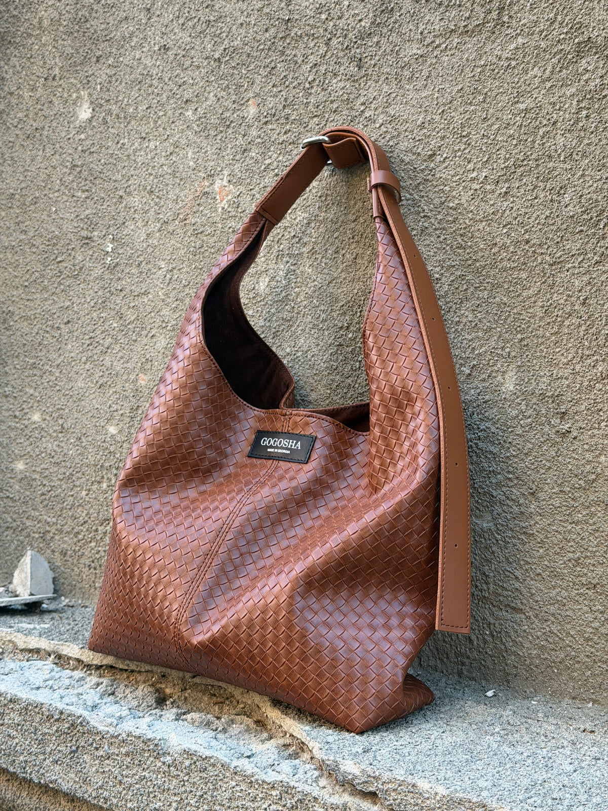ღია ყავისფერი ჰობოს ჩანთა/Light brown Hobo bag