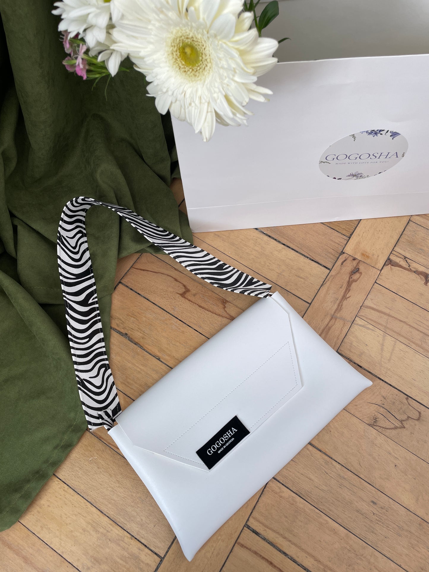 ლუსის მოდელი ზებრა სახელურით/Lucy bag with zebra handle