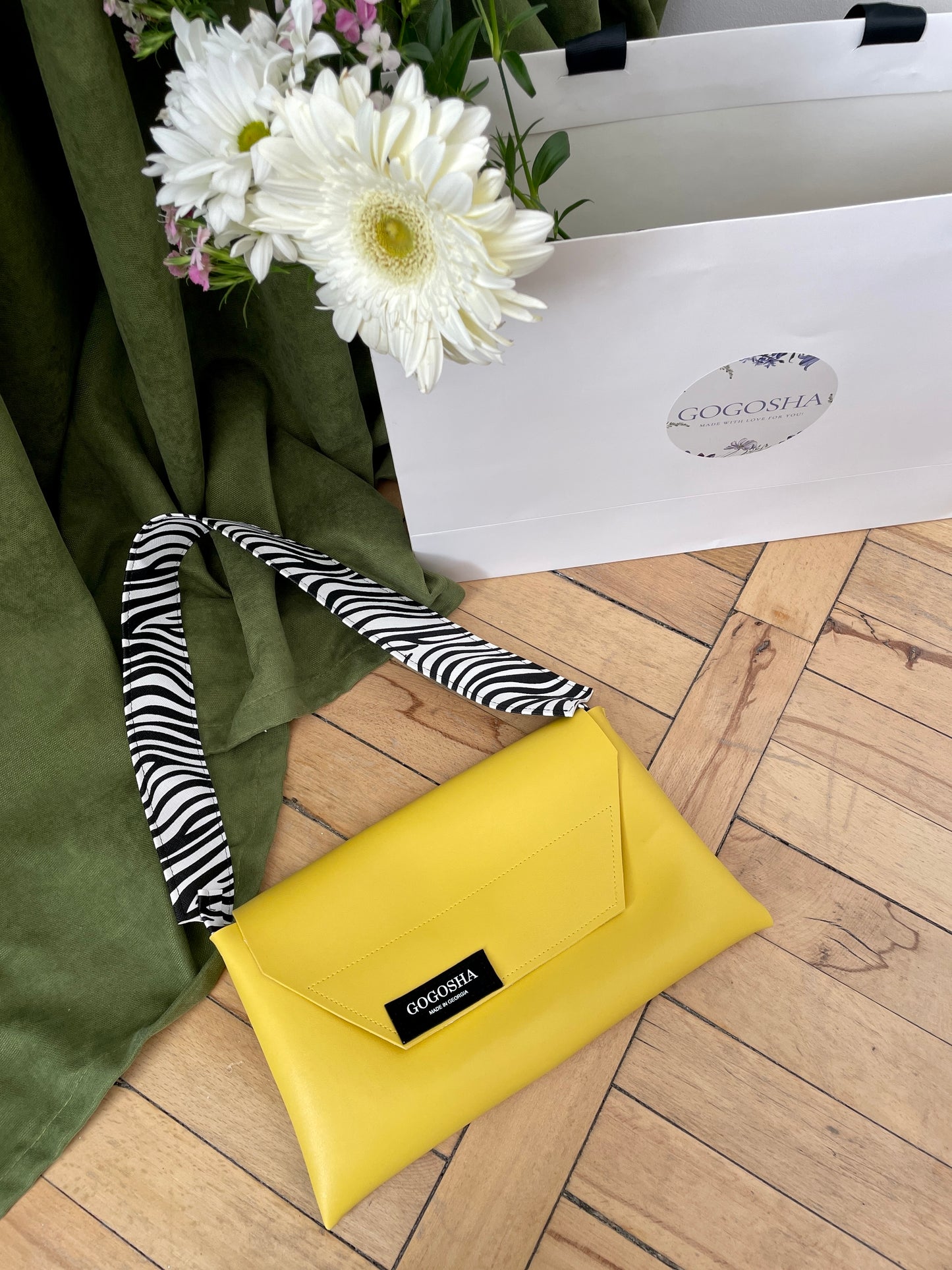 ლუსის მოდელი ზებრა სახელურით/Lucy bag with zebra handle